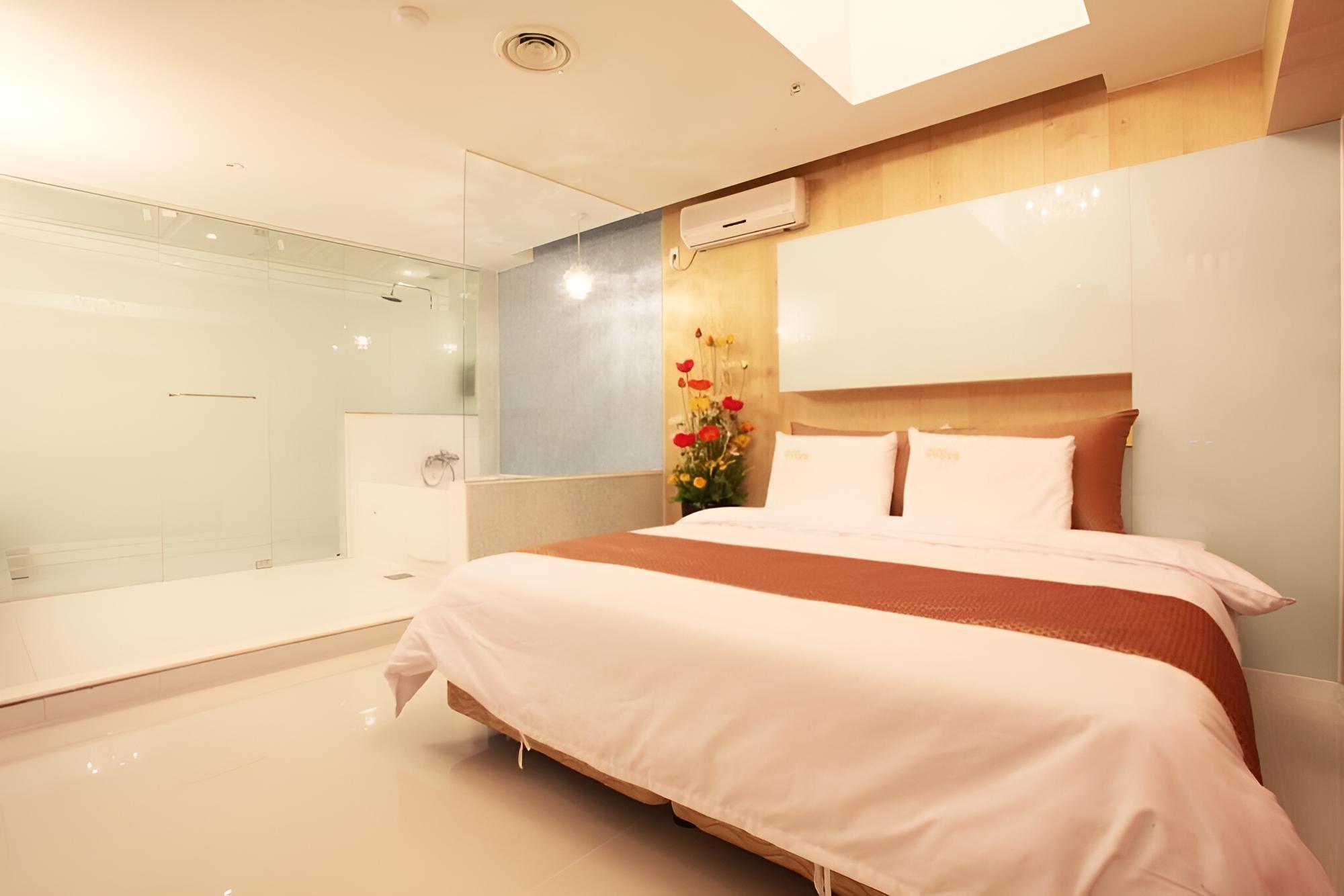 Room (Event Room (Netflix available)) photo 3
