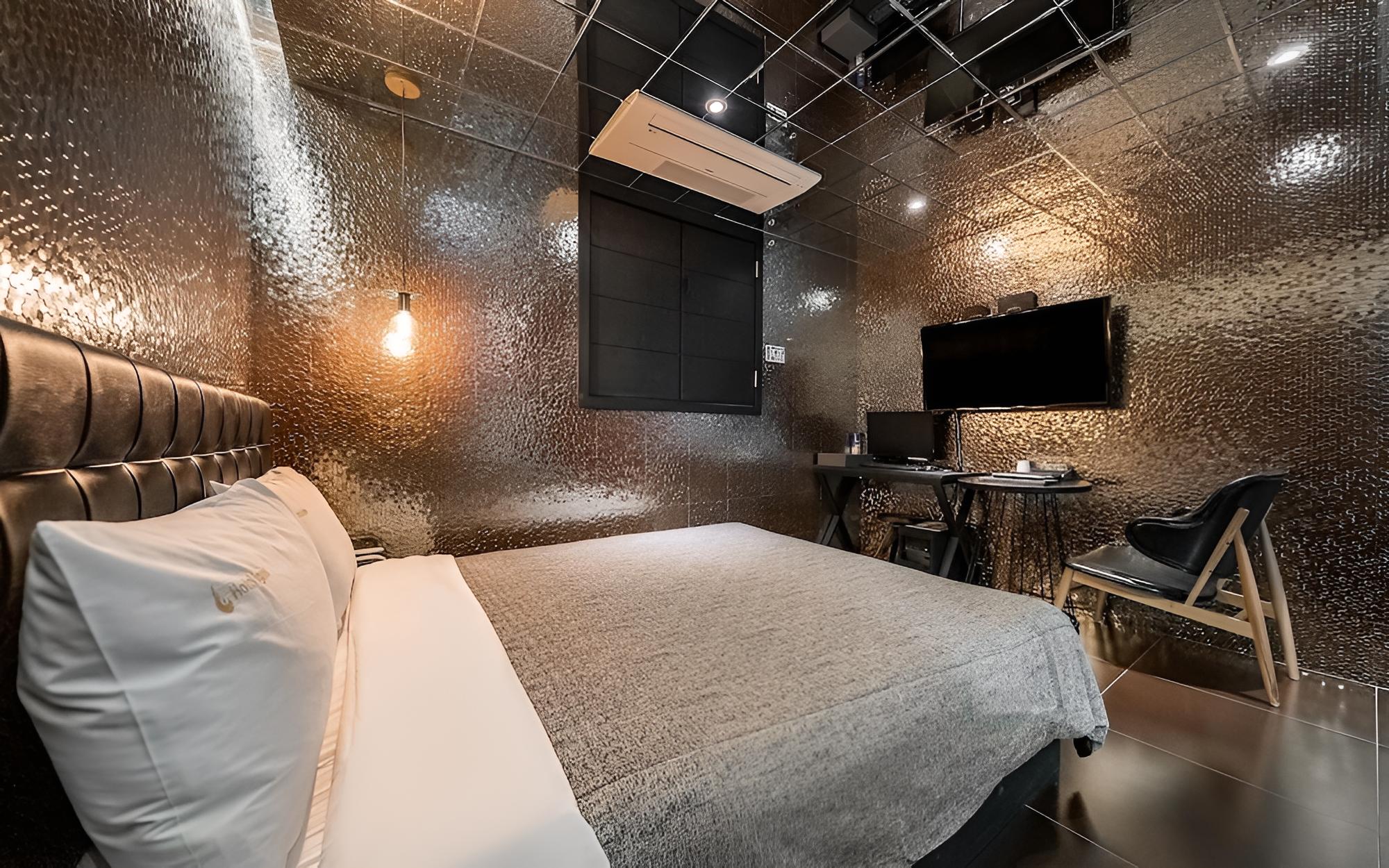 Room (VIP * massage chair*(Netflix viewable) - Photo 5