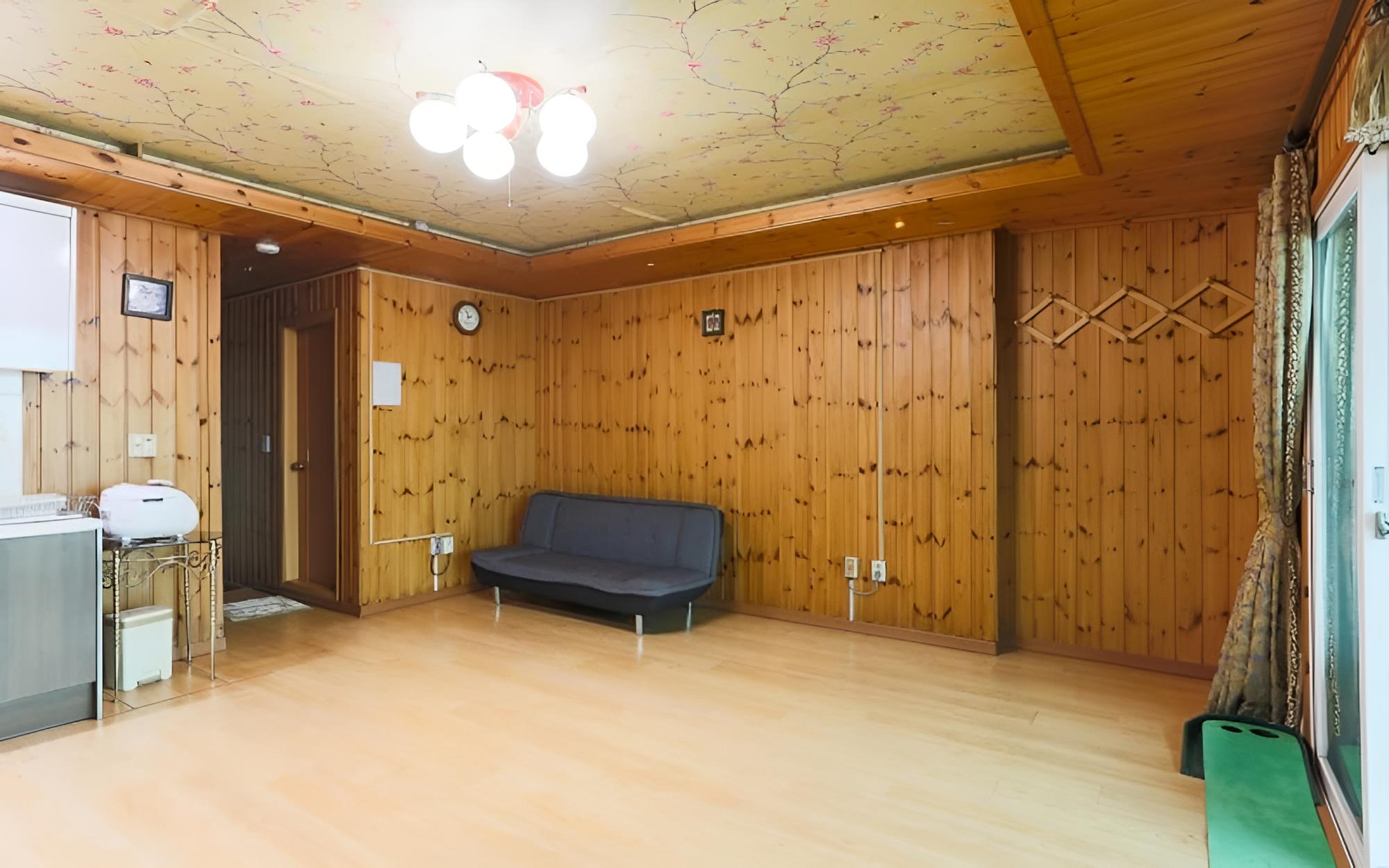 Room (Lilac)