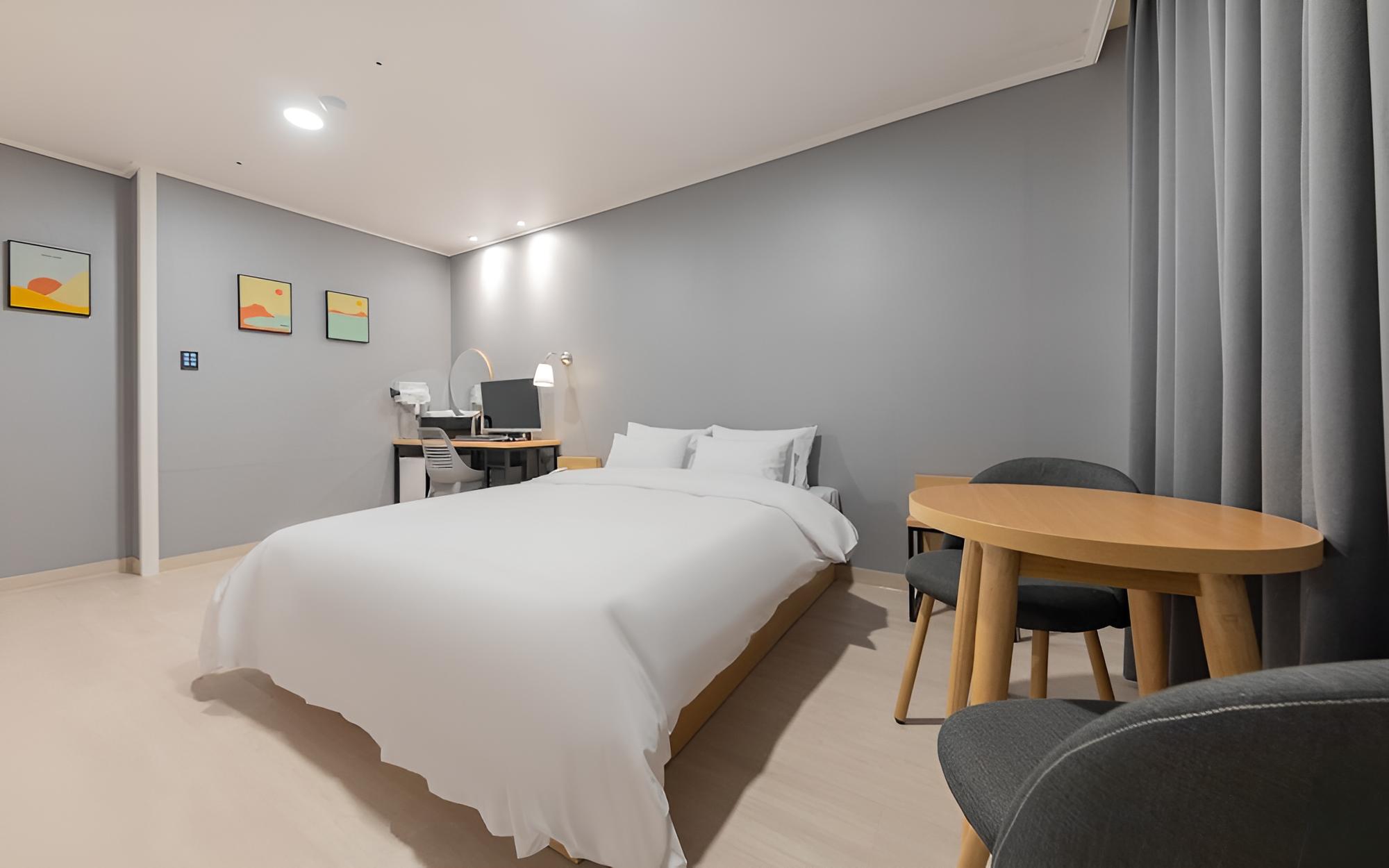 Room (Deluxe (No Hard 1PC))