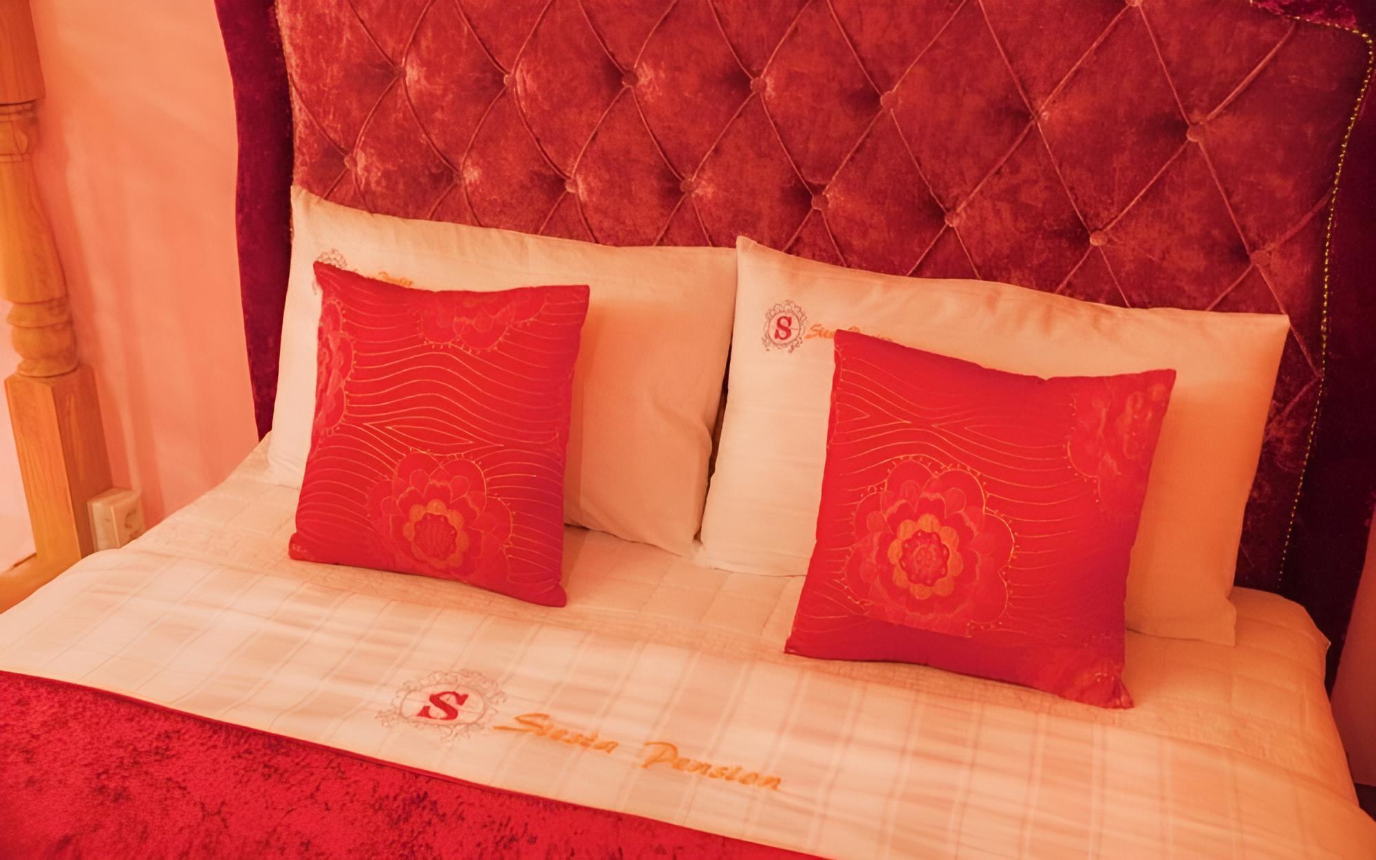 Room (Rose (multiple / third floor))