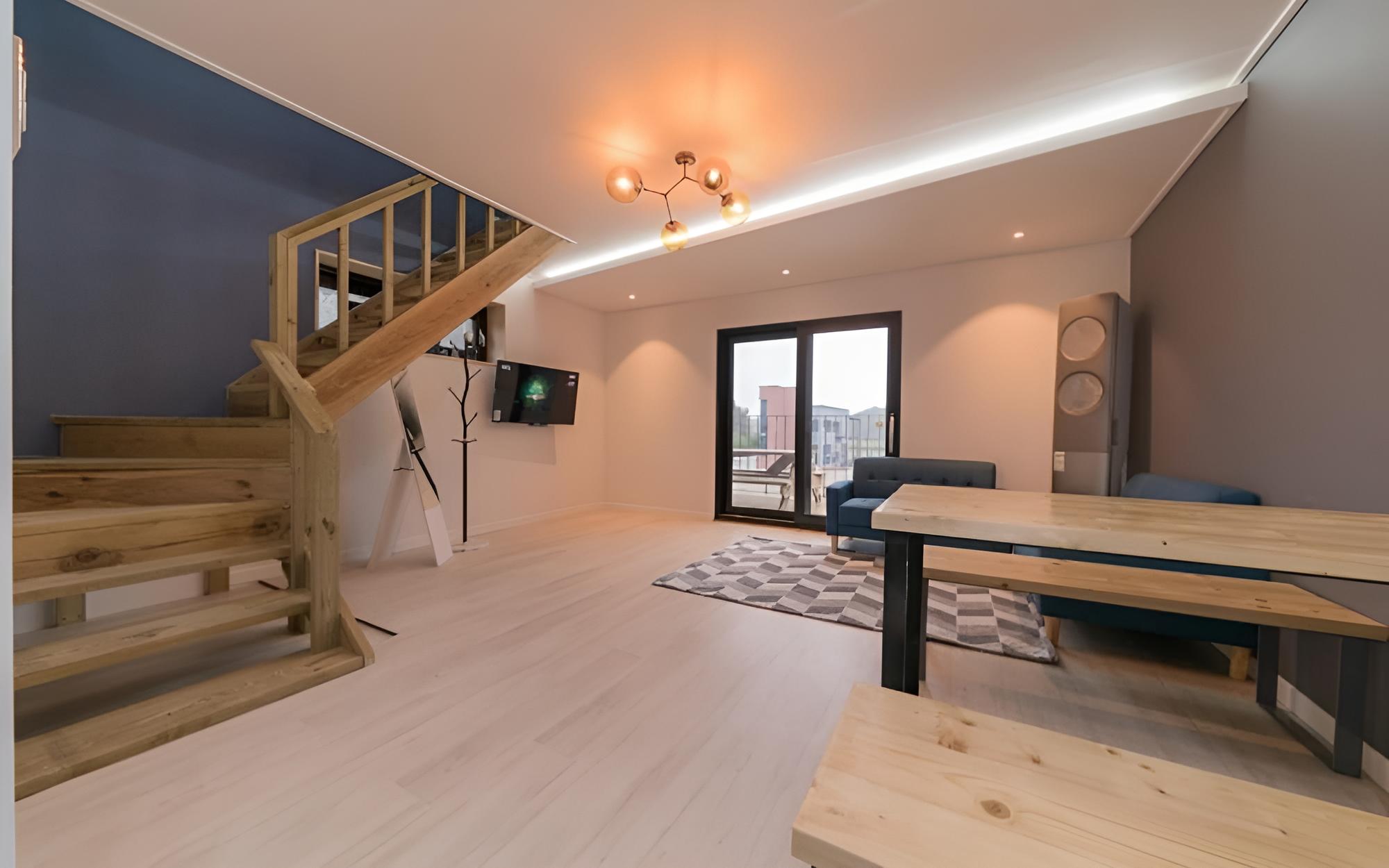 Room (C-5 (individual terrace dog park indi)