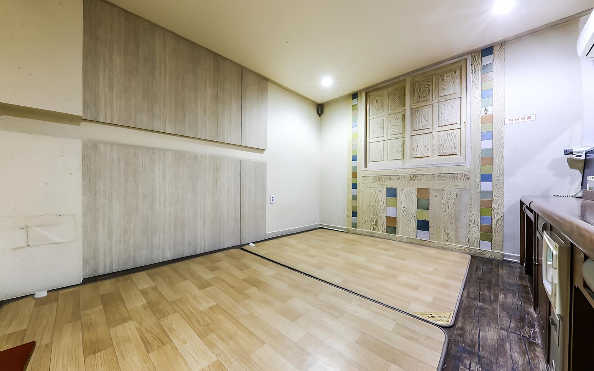 Room (Ondol (Korean-Style room))