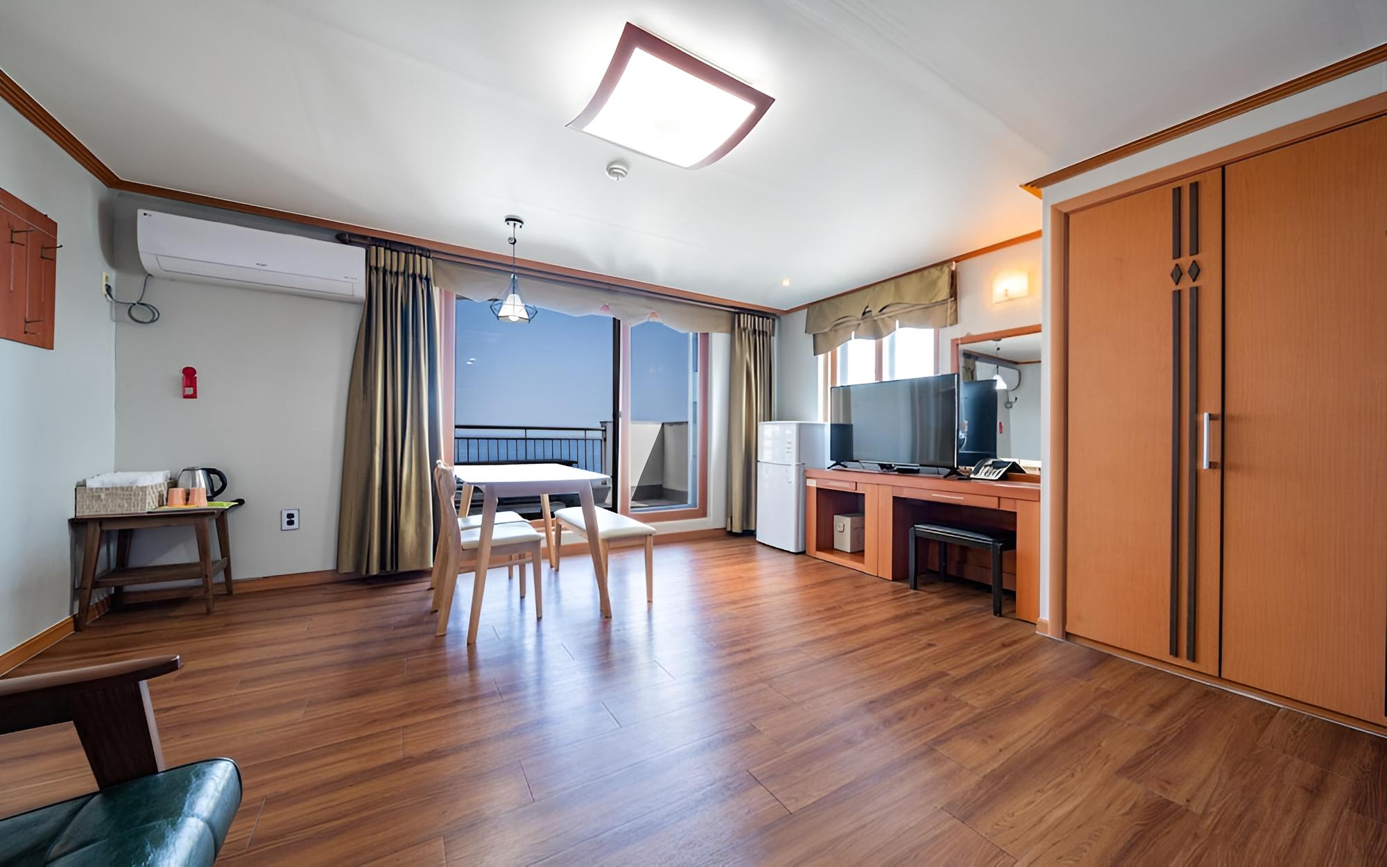 Room (Donghae 606 (15 rooms/wide ocean view) - Photo 7