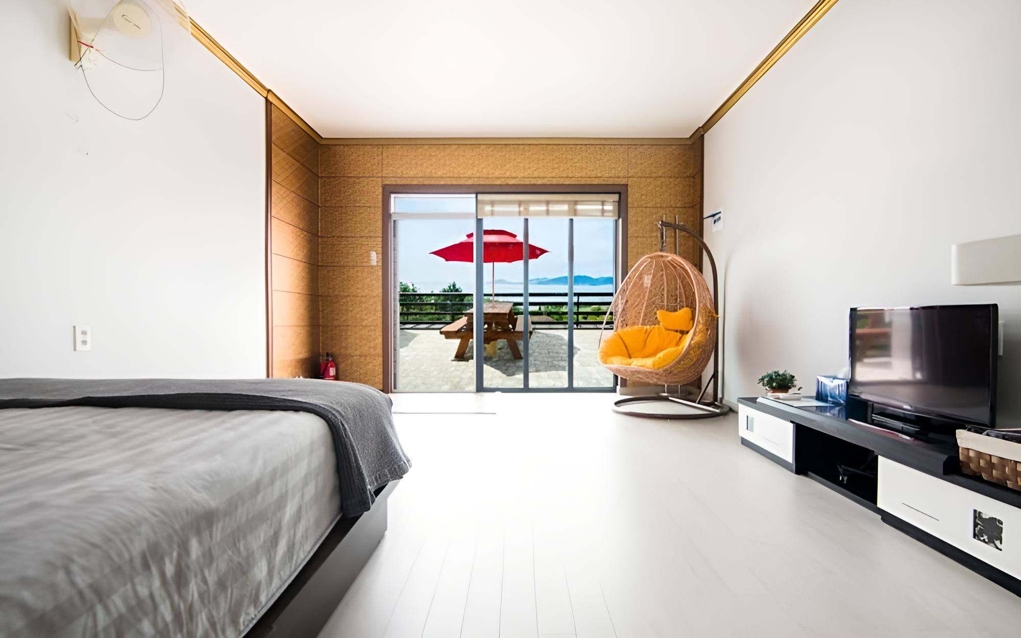 Room (Thistle 107)