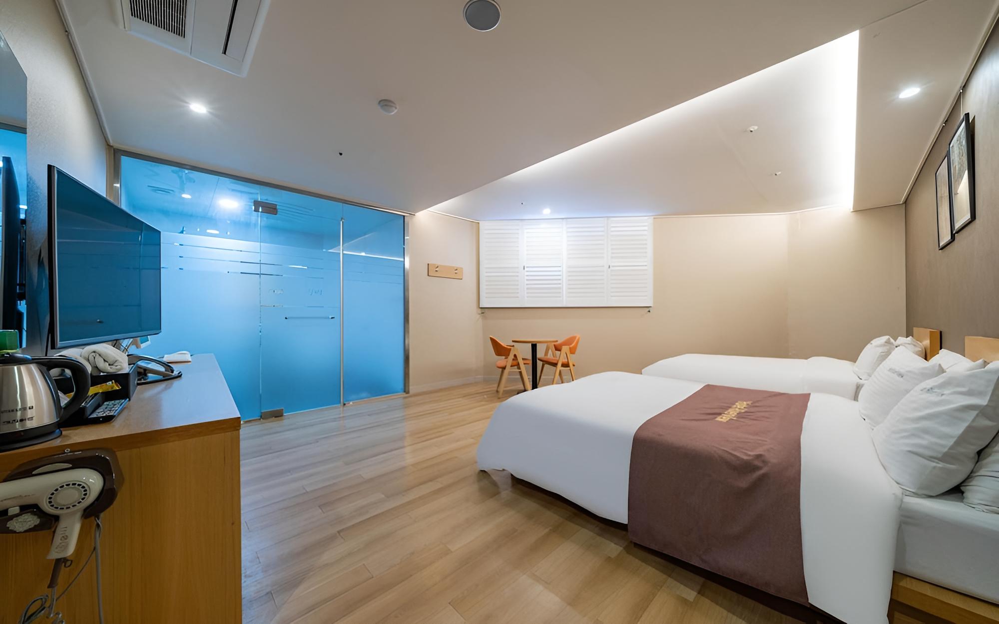 Room (Twin Room) - Photo 1