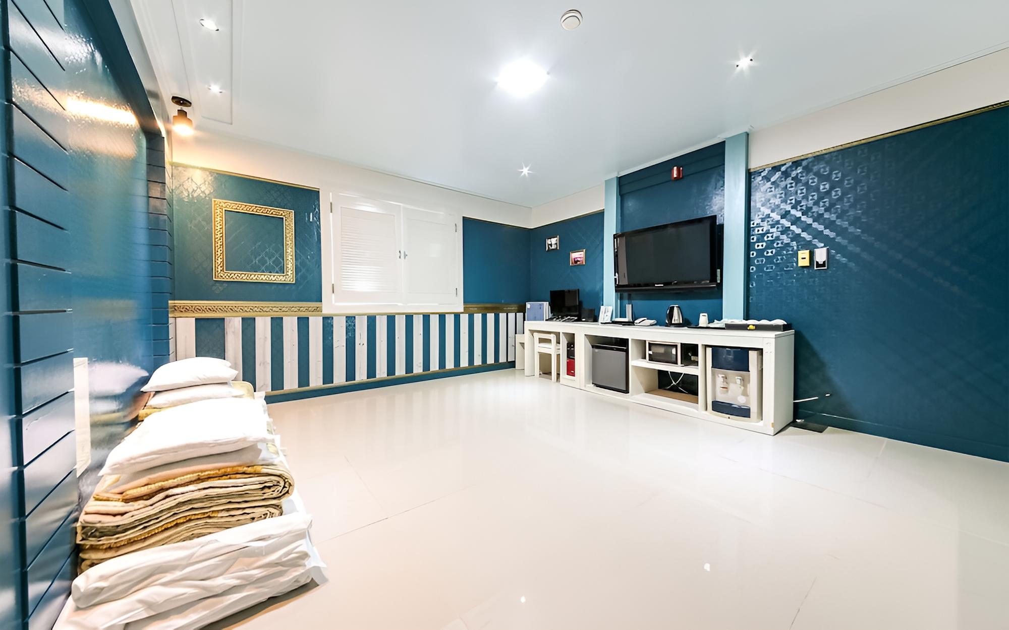Room (Ondol Room)