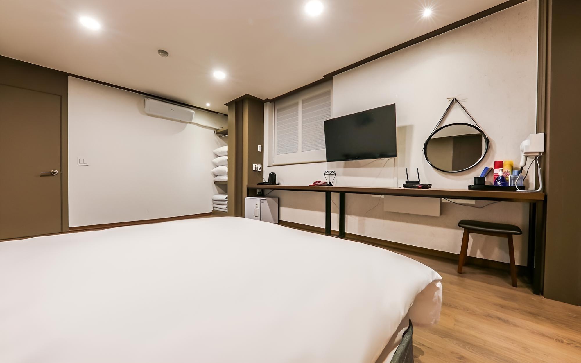 Room (Suite room (VIP)) photo 2
