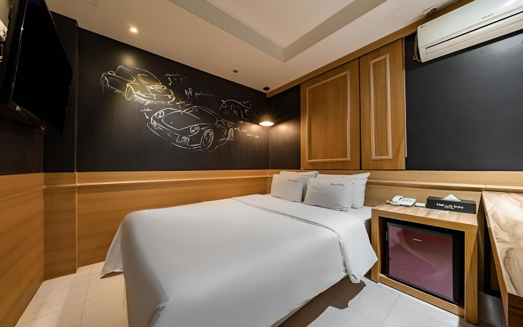 Room (Standard - Early Check-in Infinity Ho)