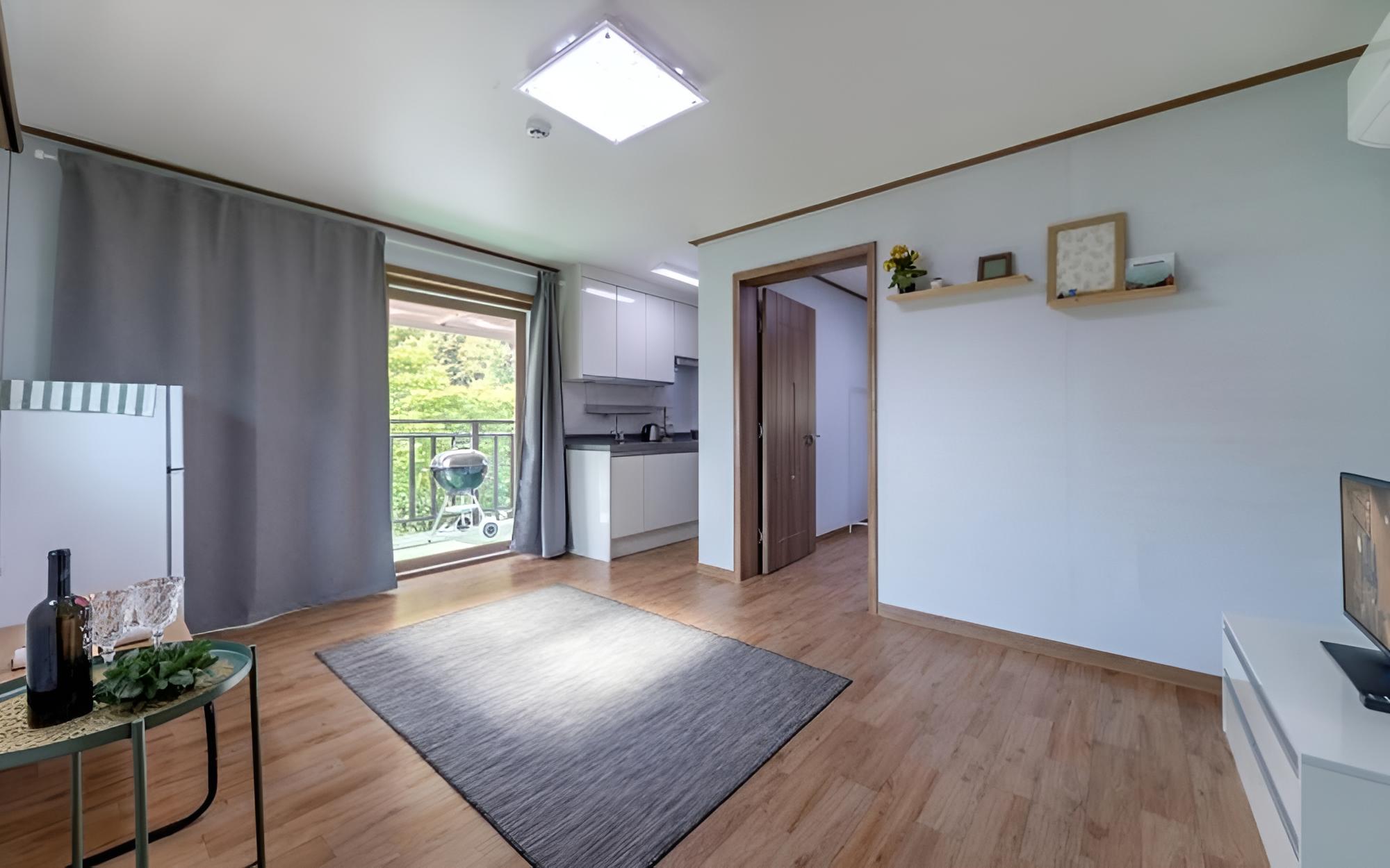 Room (Month)