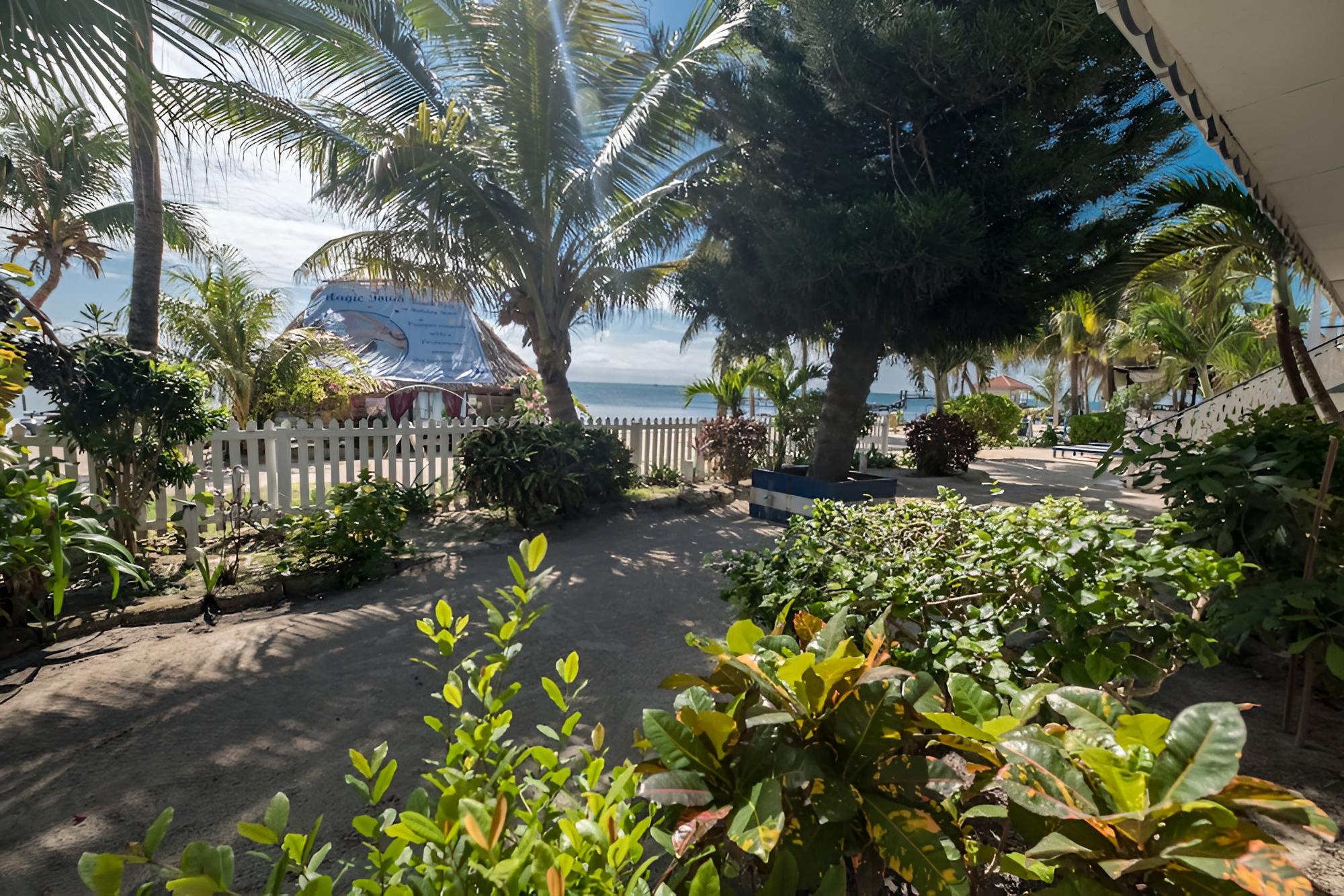 Deluxe Room, 1 Queen Bed, Beachfront (SPHR7) photo 3