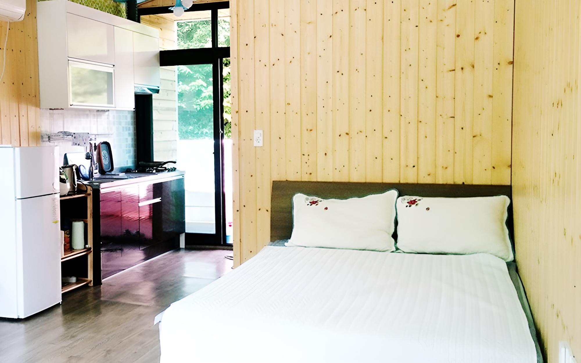 Room (Room with Bed (No 3))