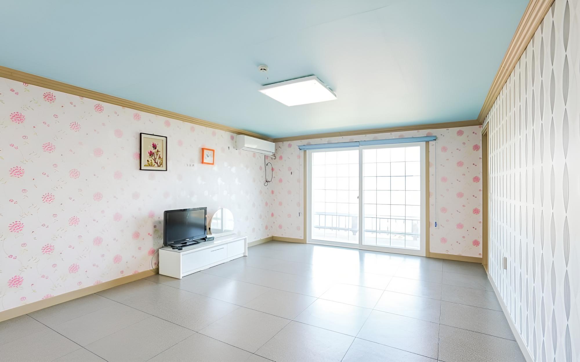 Room (Beige) photo 3