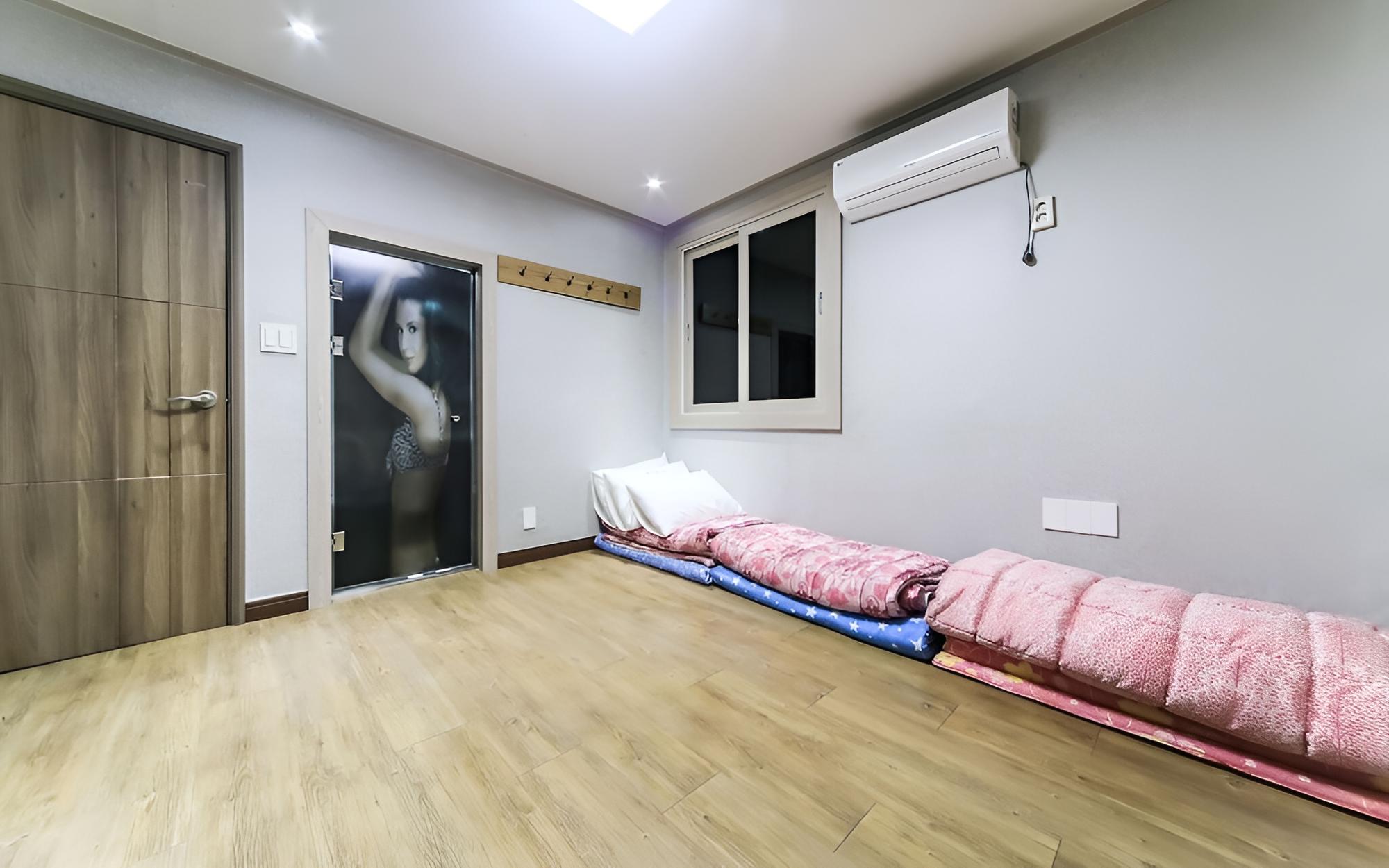 Room (Ondol room)