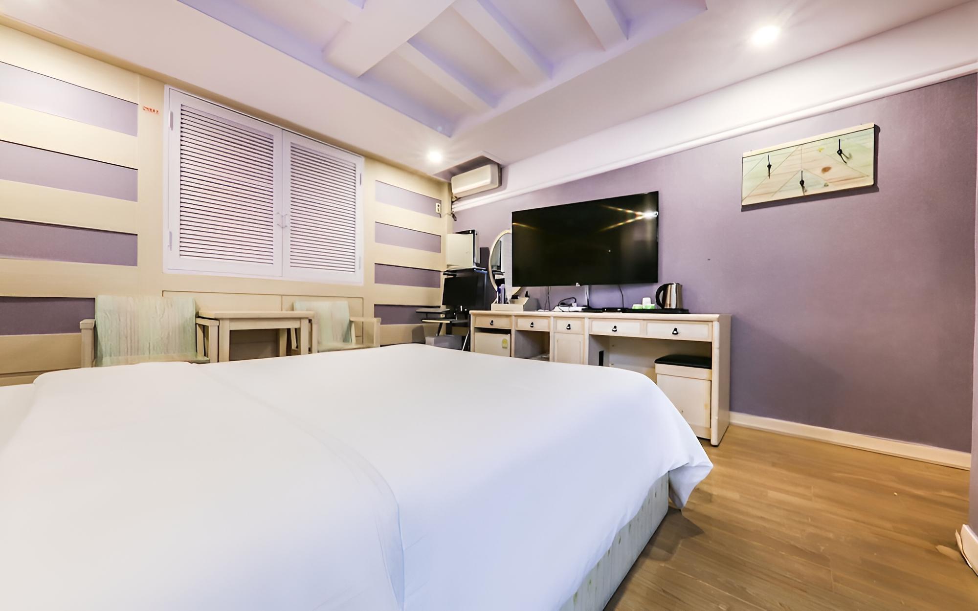 Room (Non-smoking room)
