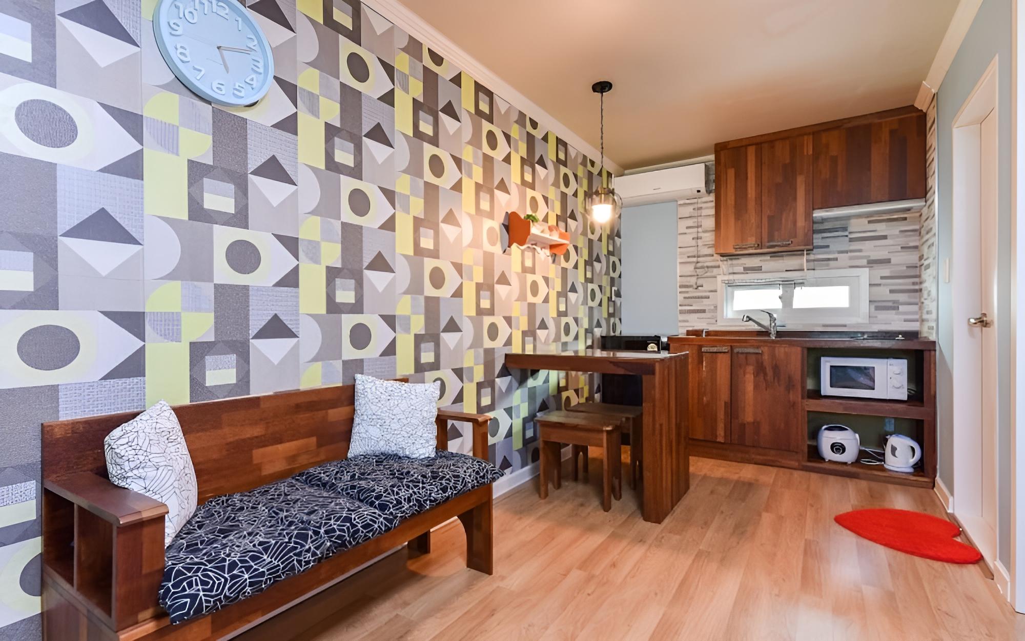 Room (Down Town 204)