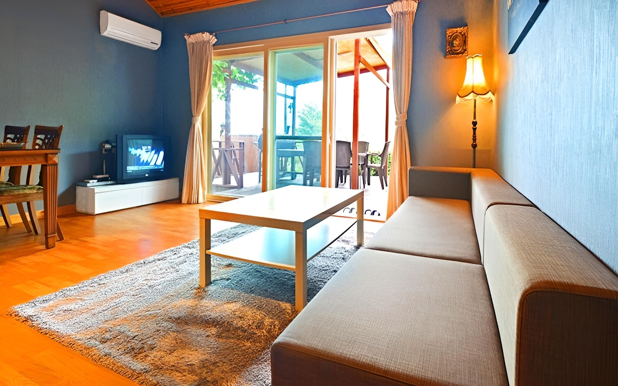 Room (Lodge Camp C)