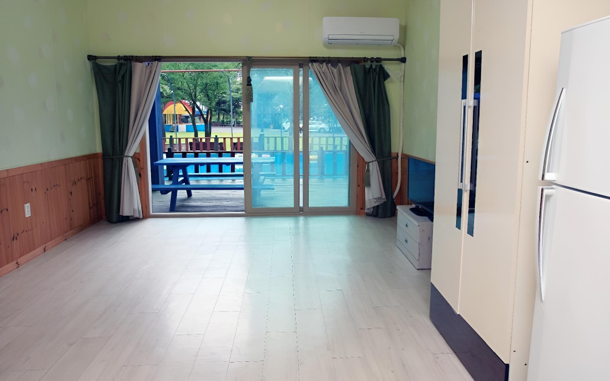 Room (Room 101)