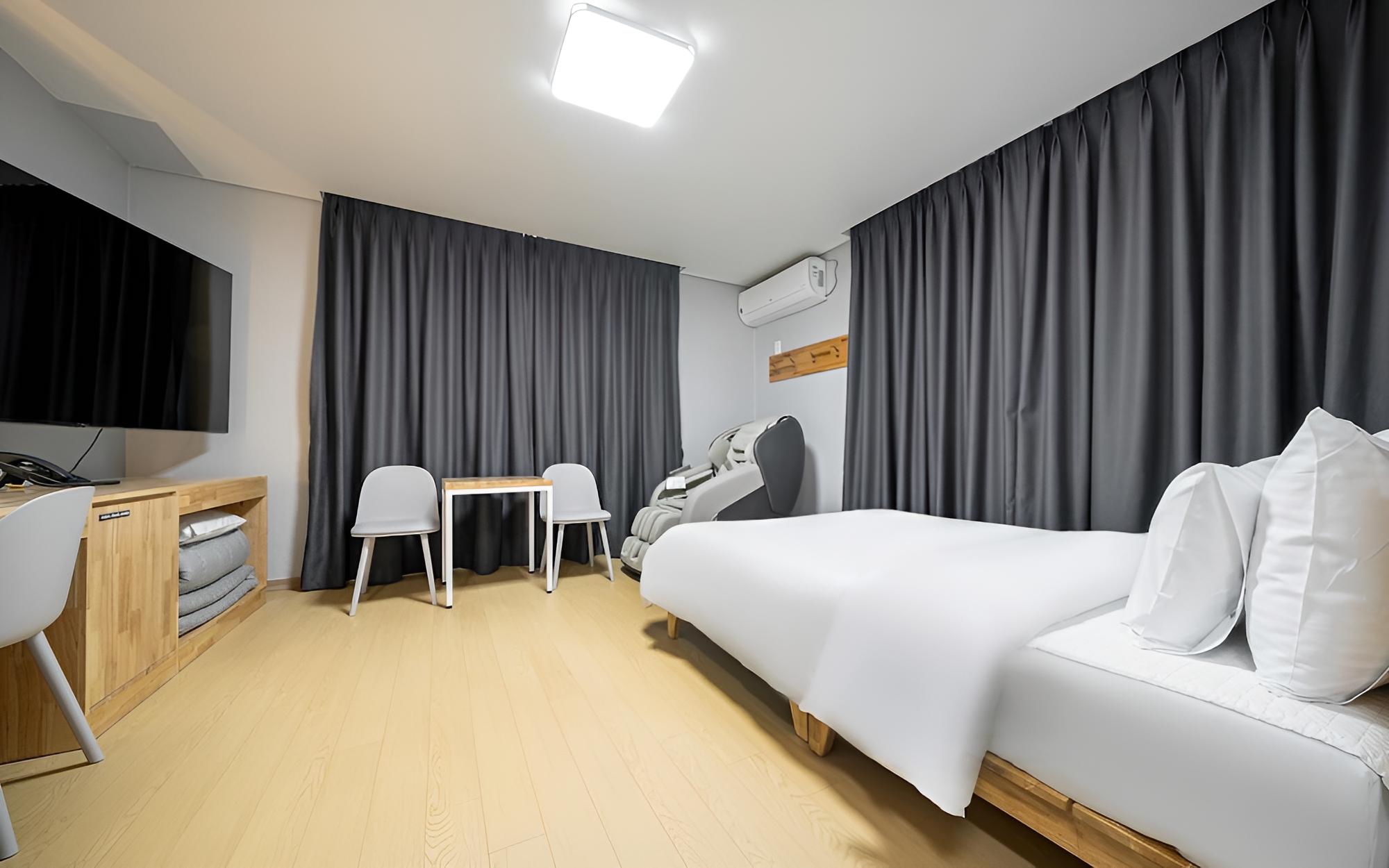 Room (Pension room (sea view/bidet 65" TV m)