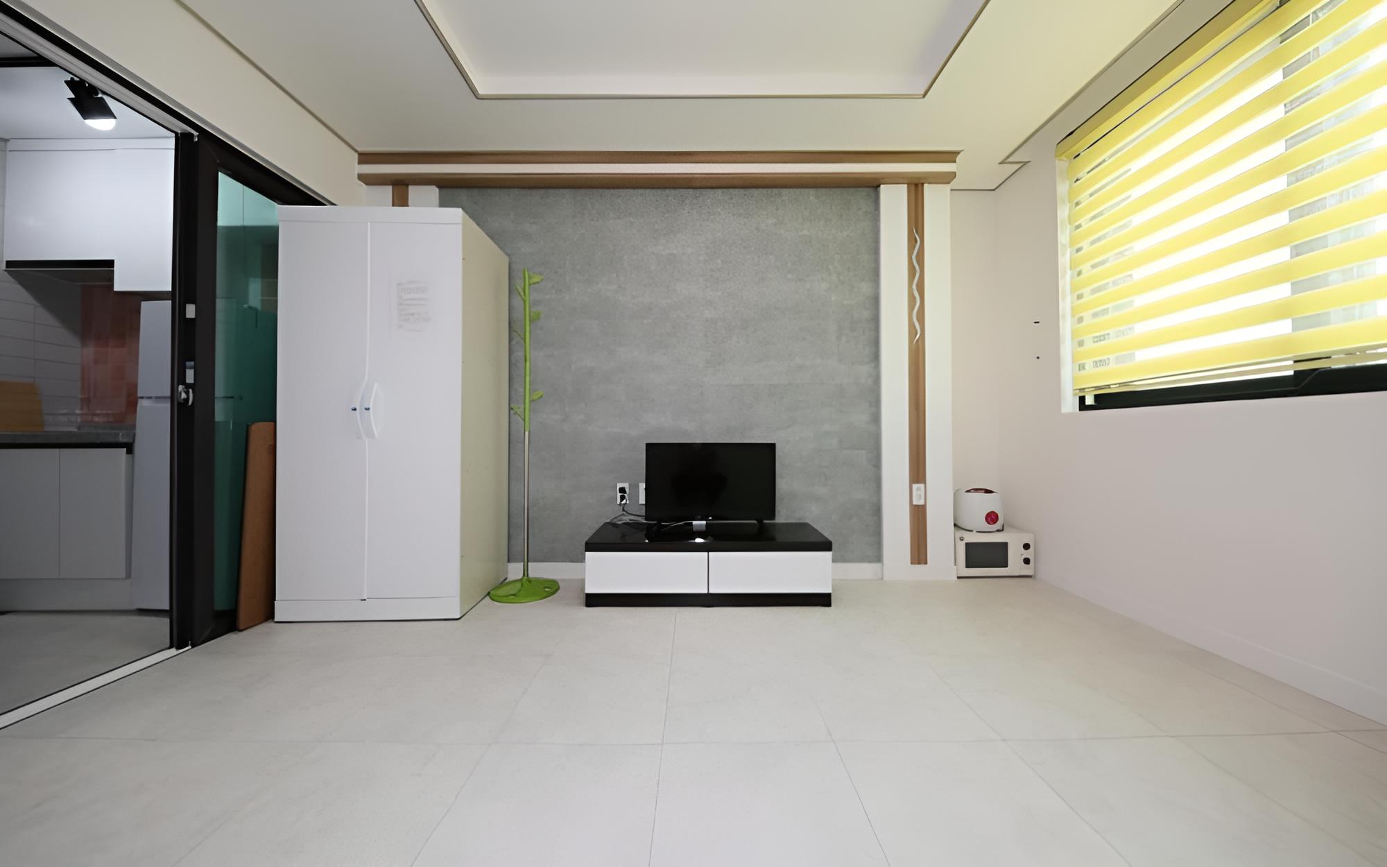 Room (Premium 302)