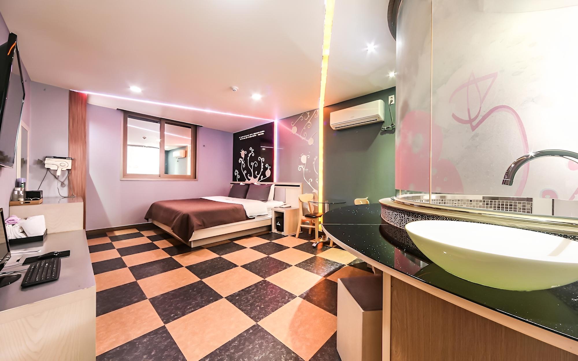 Room (Deluxe room)