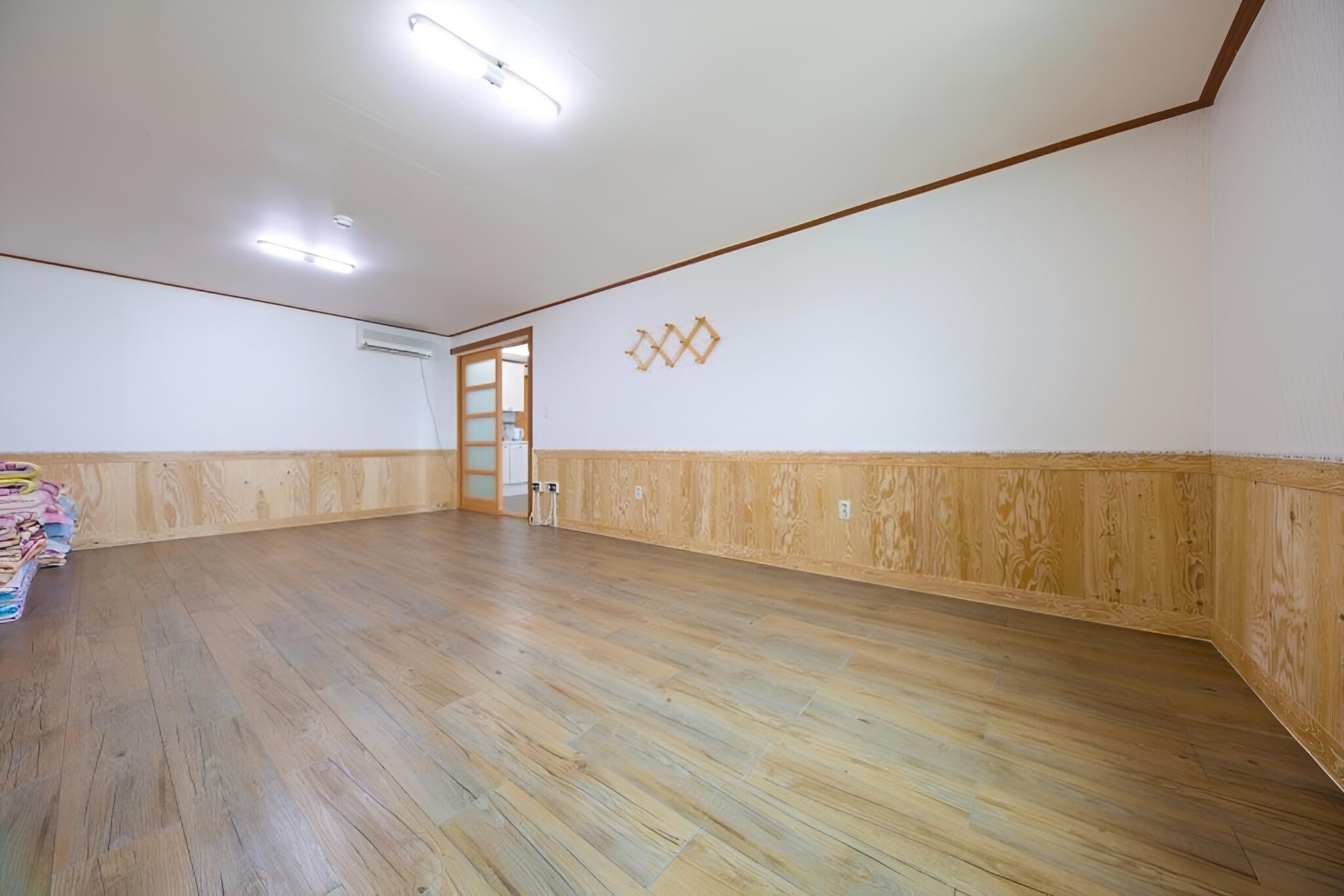 Room (501 (66m two-room)) - Photo 6