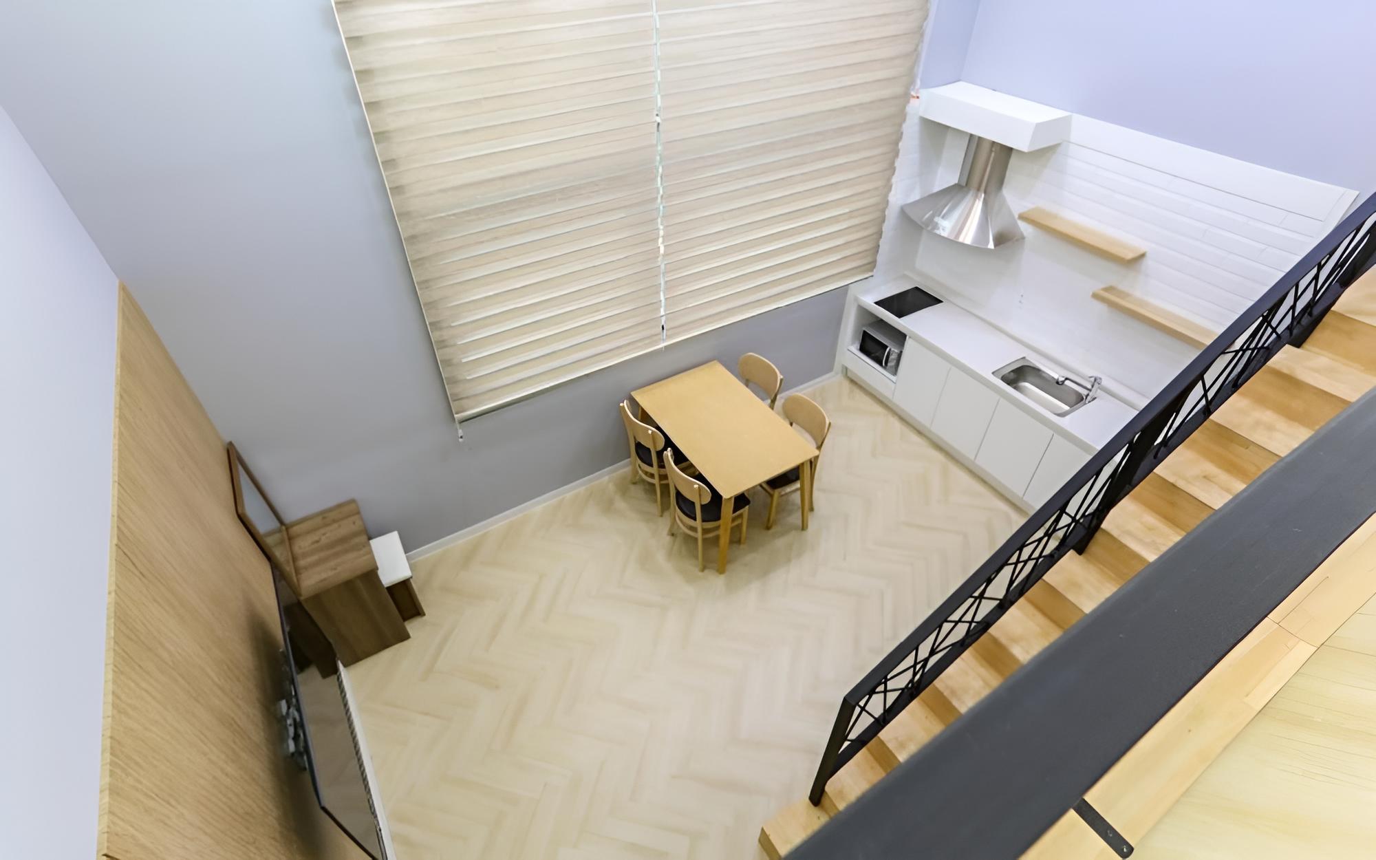 Room (202 (Reservoir View))