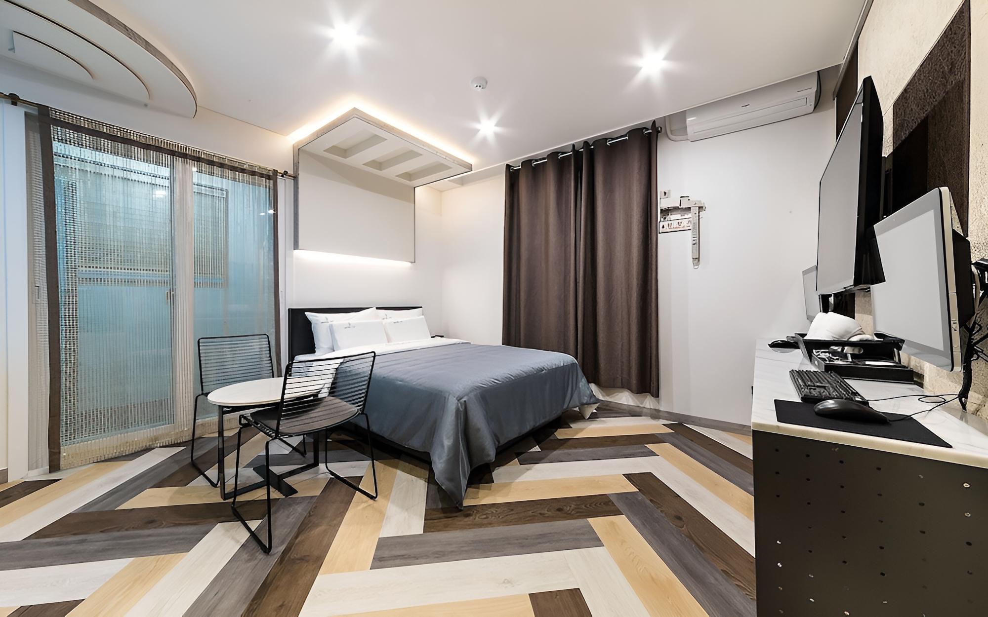 Room (Premium-Styler/Large Jetted Spa (OTT))