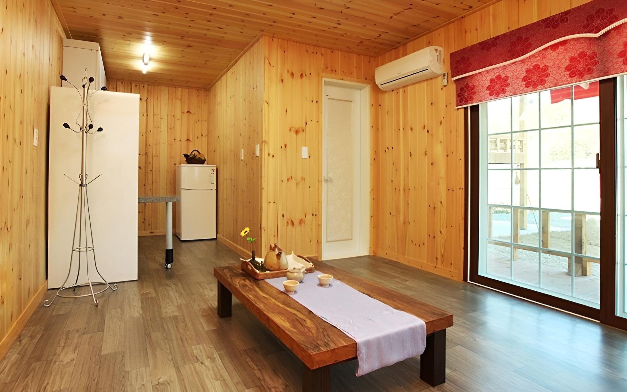 Room (Mountain)