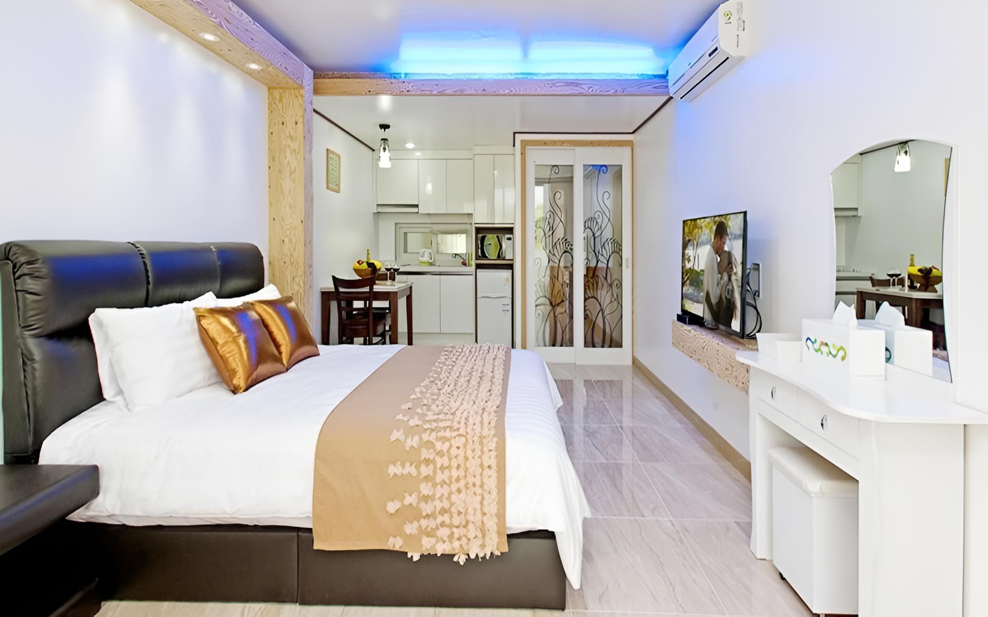 Room (303 (spa))