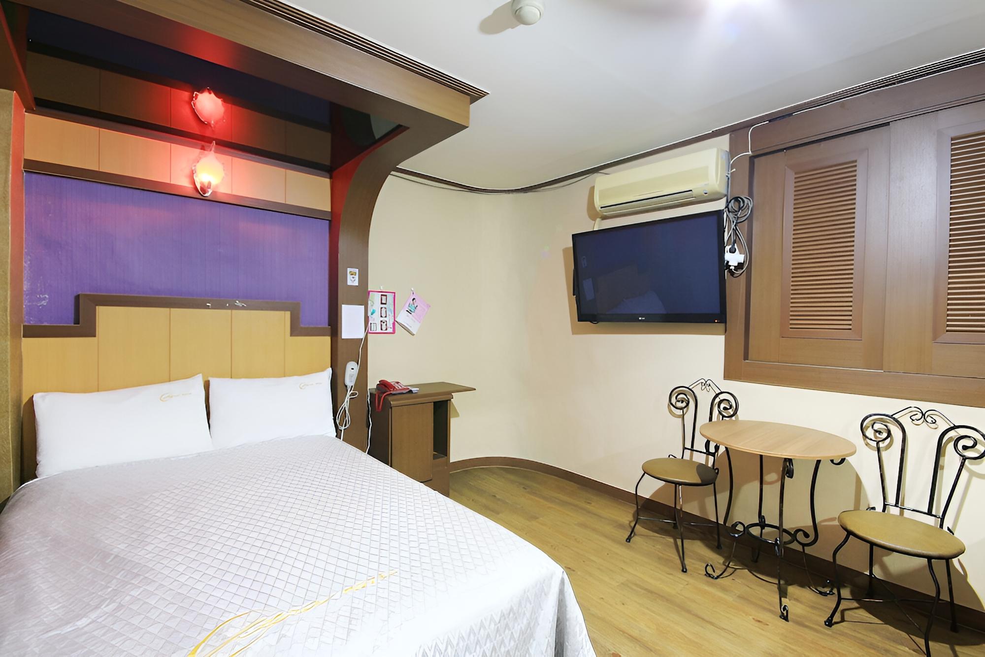 Room (Standard Room) - Photo 1