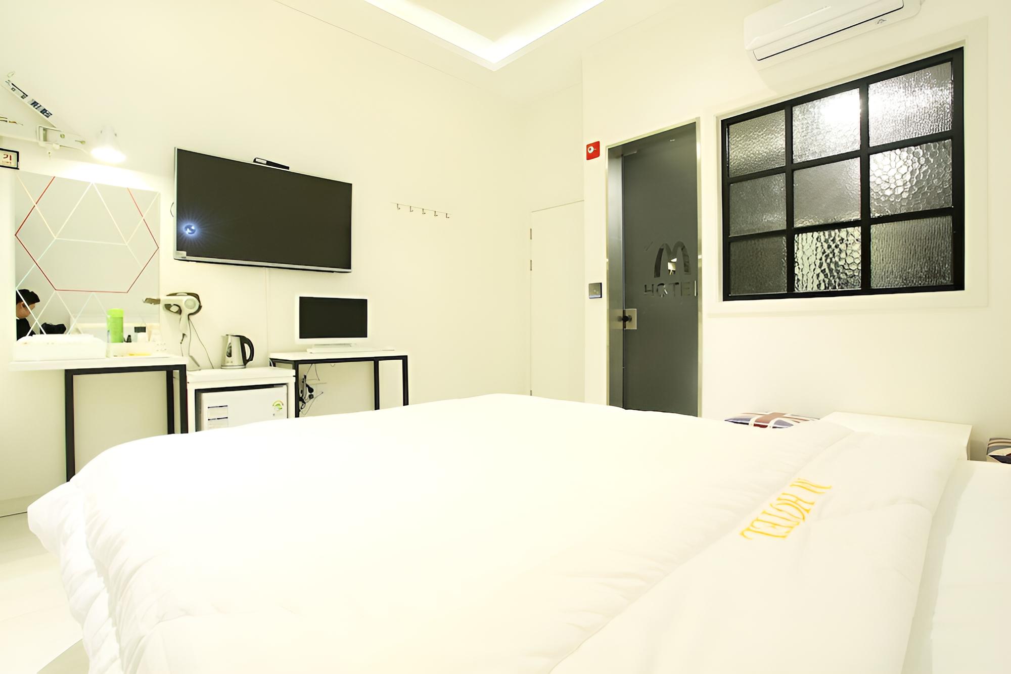 Room (Standard Room) - Photo 13