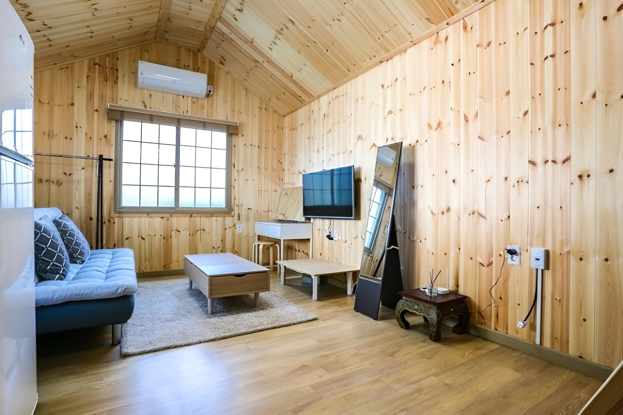 Room (B-Building)