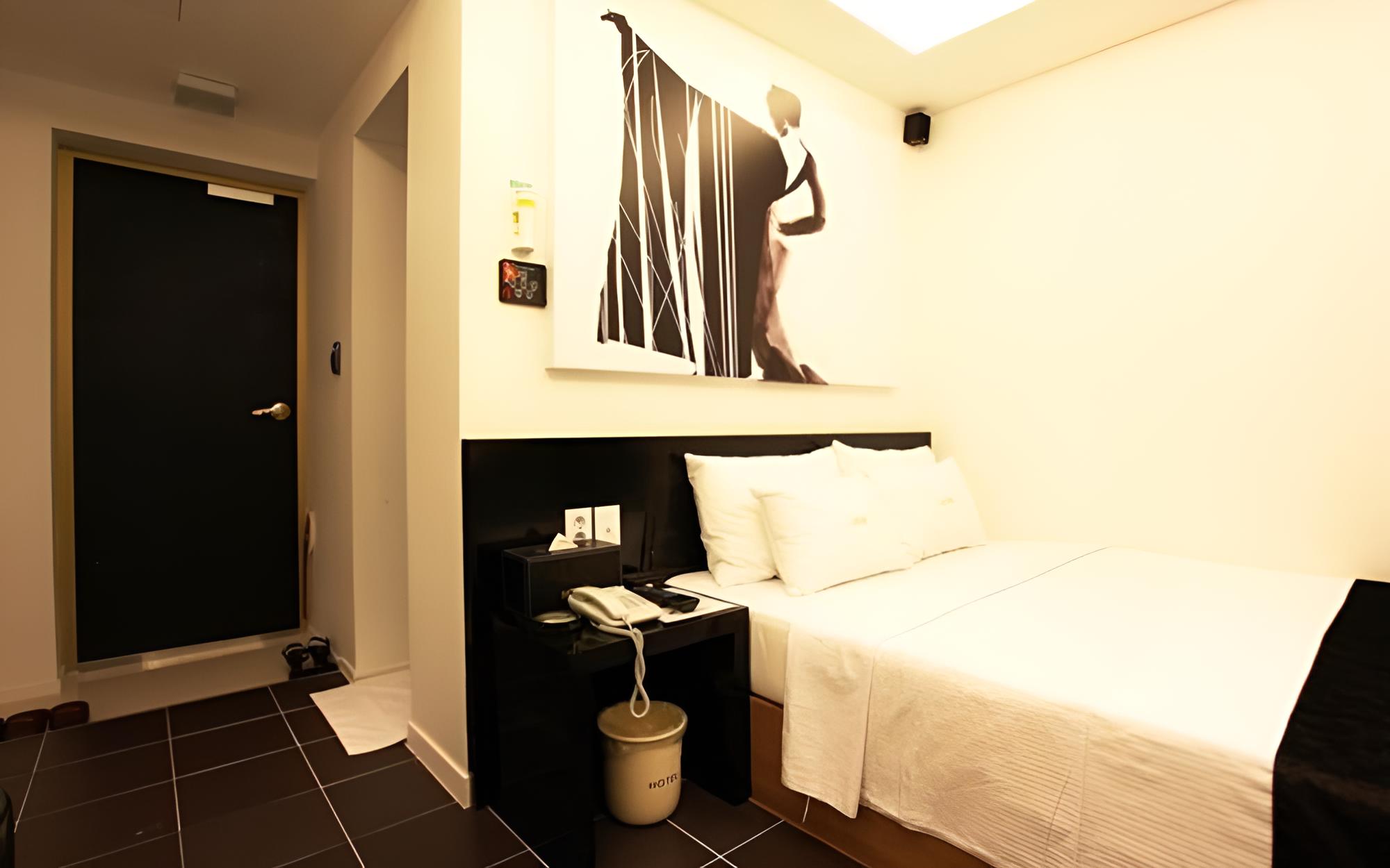 Room (Standard room (available for watching) - Photo 21