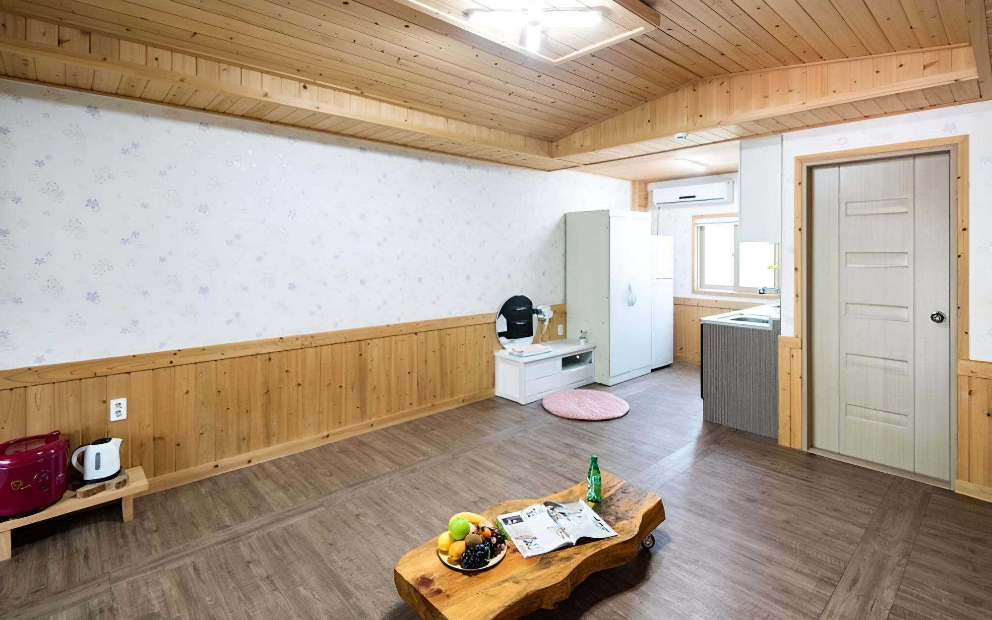 Room (Room 101)