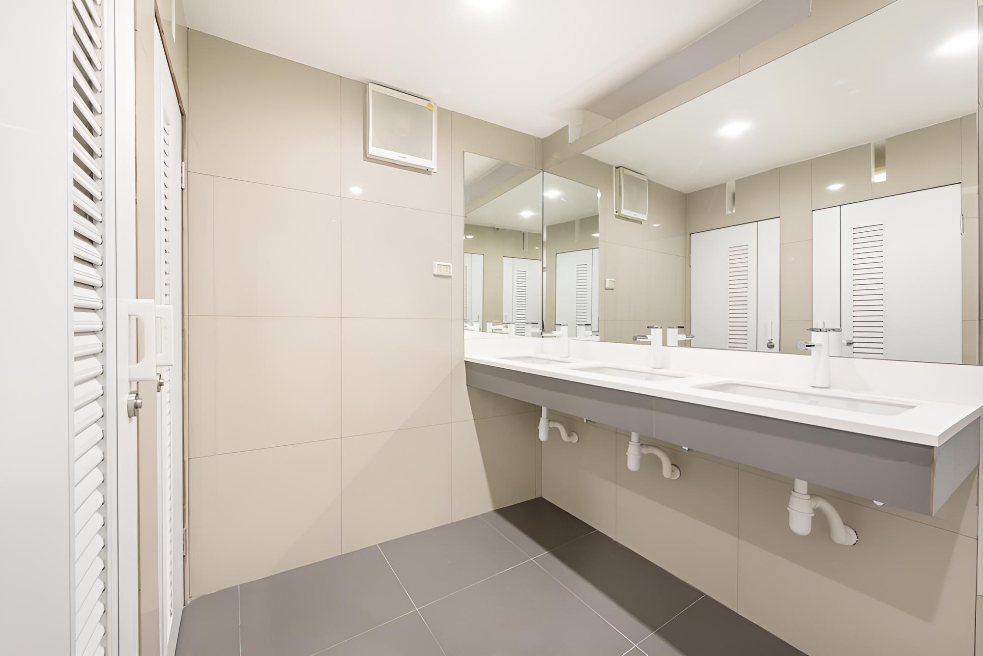 Mixed Dormitory with Shared Bathroom