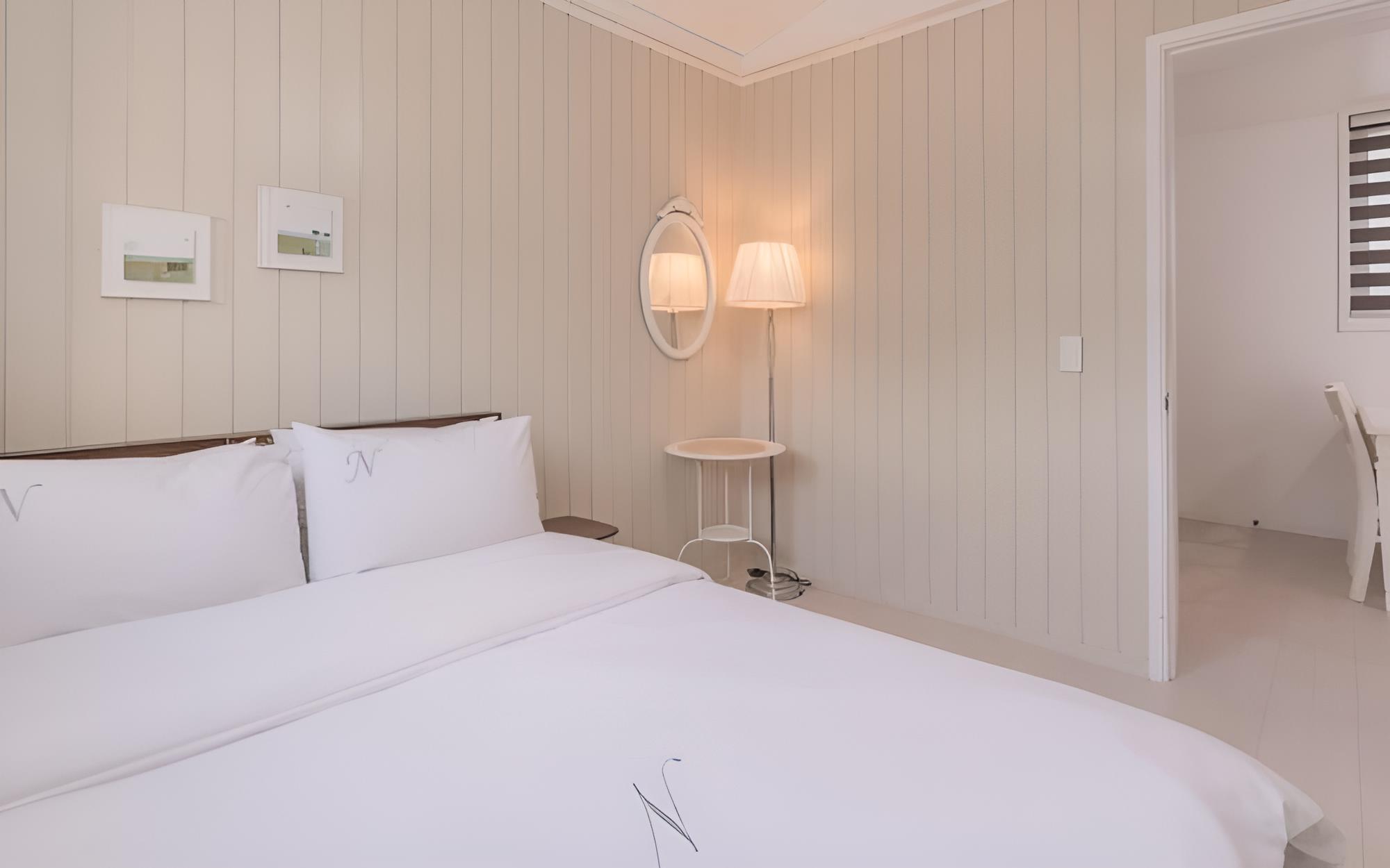 Room (Fino 302 (Double Bath Mountain View))