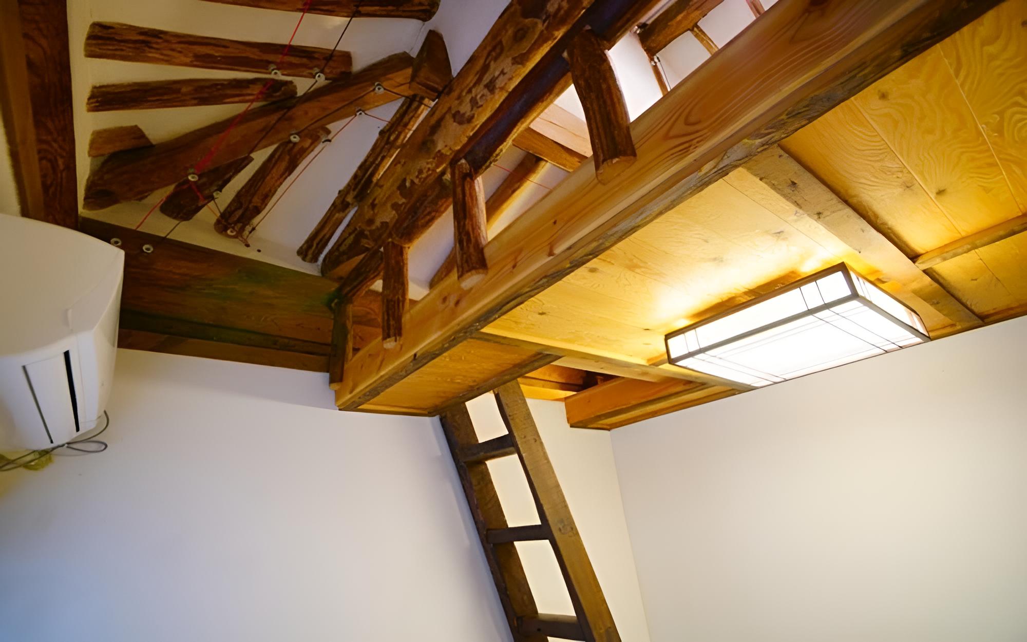 Room (Chrysanthemum (Attic))