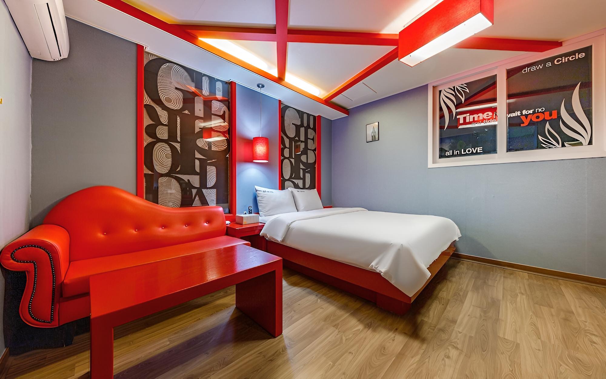 Room (General room-1 room 1 parking (hot sp)