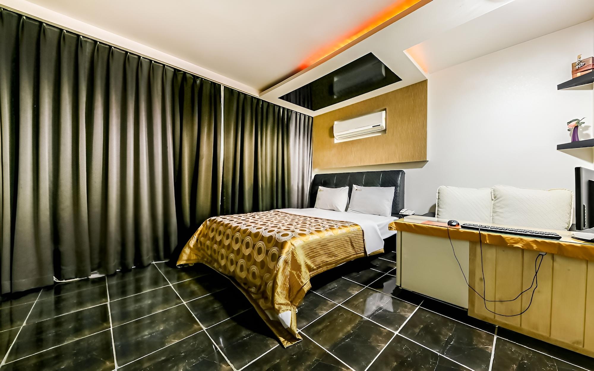Room (Standard room (30000 won if paid in c)