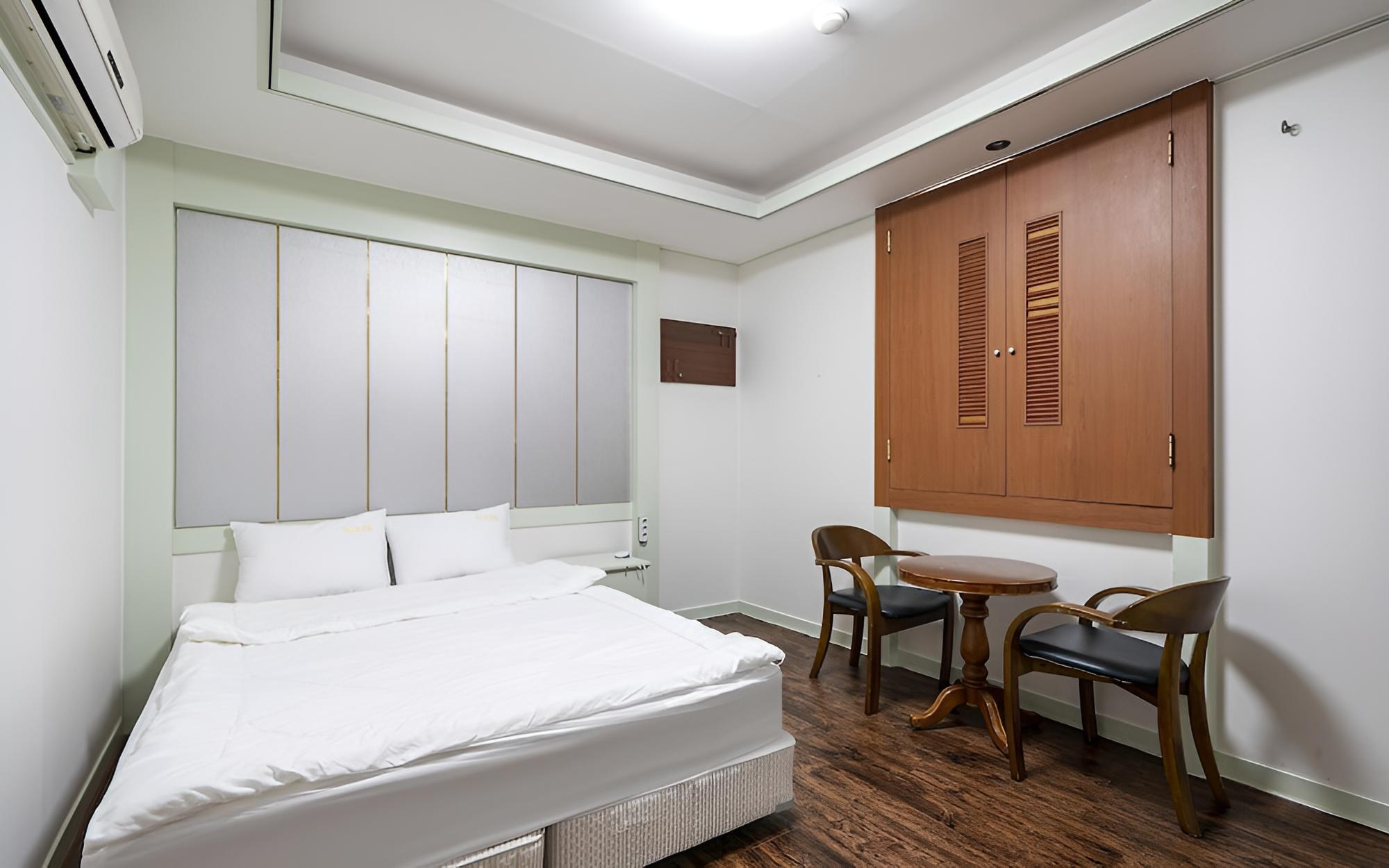 Room (Guest room for 1 person only)