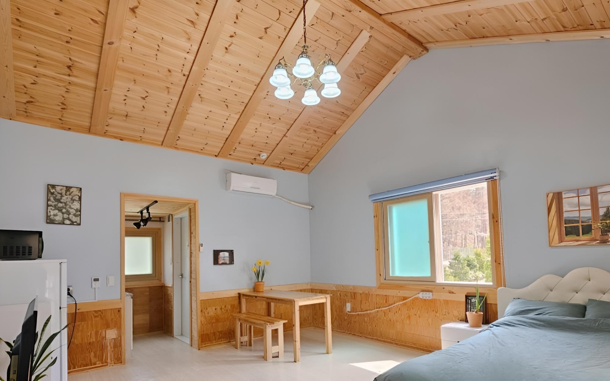Room (Eungaram)
