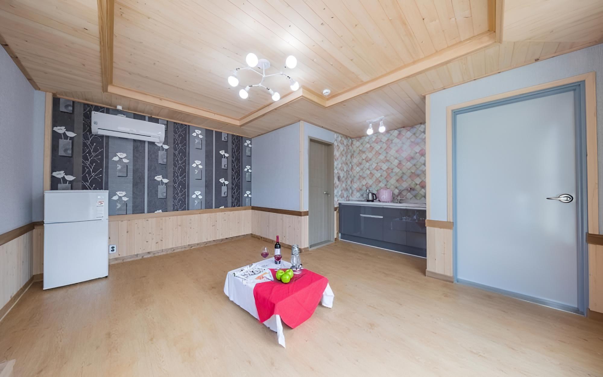 Room (Iris)
