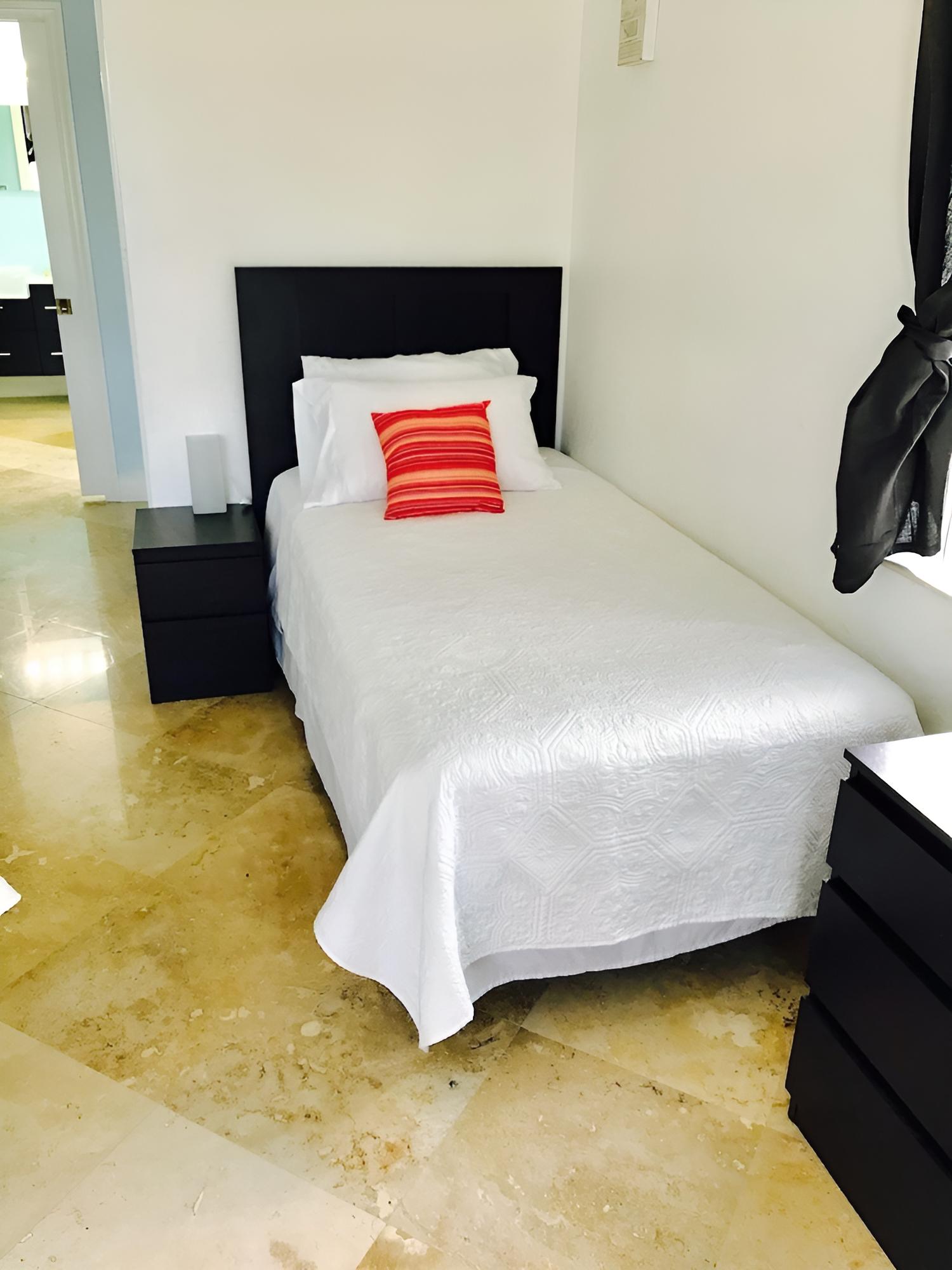 Deluxe Penthouse, 1 Bedroom, Balcony, Courtyard View photo 2