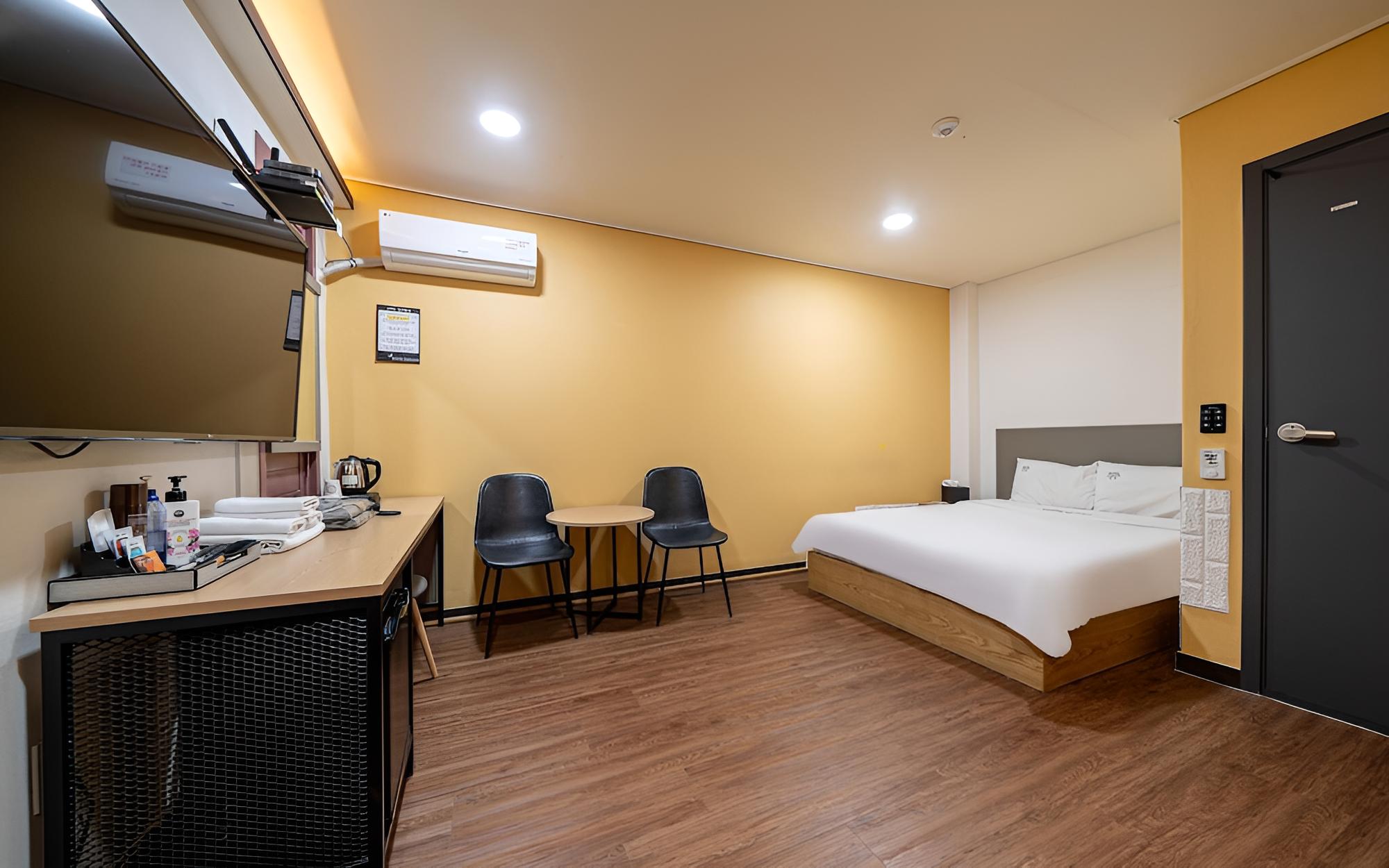 Room (Standard room (Netflix Disney Apple T) photo 3