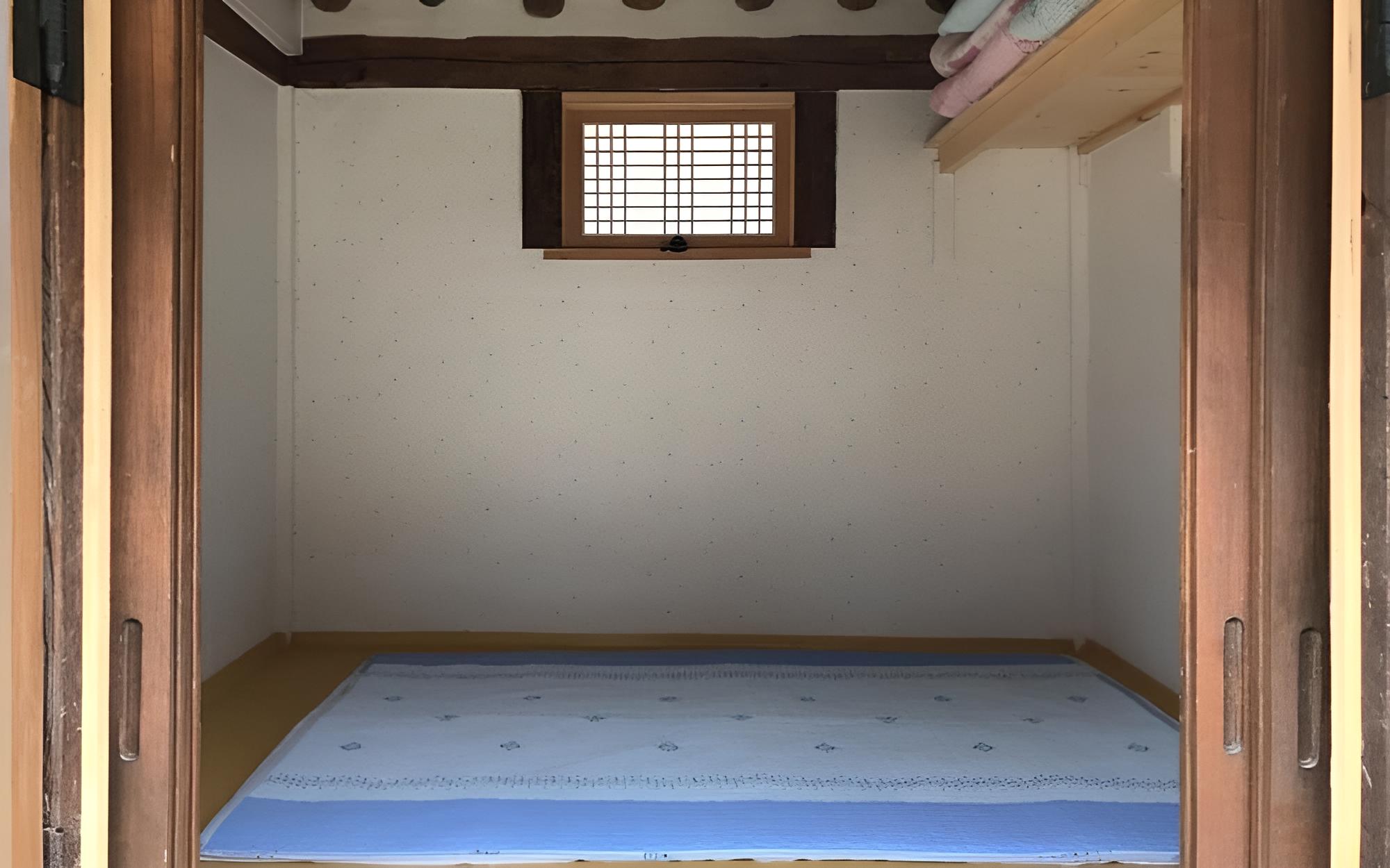 Room (Eosa Room 2)