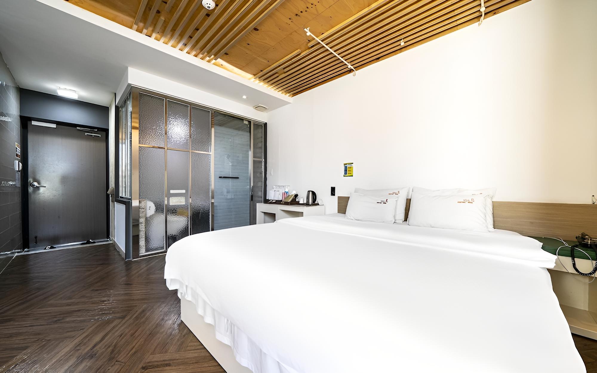 Room (1 room 1 parking premium room (i7 cou)