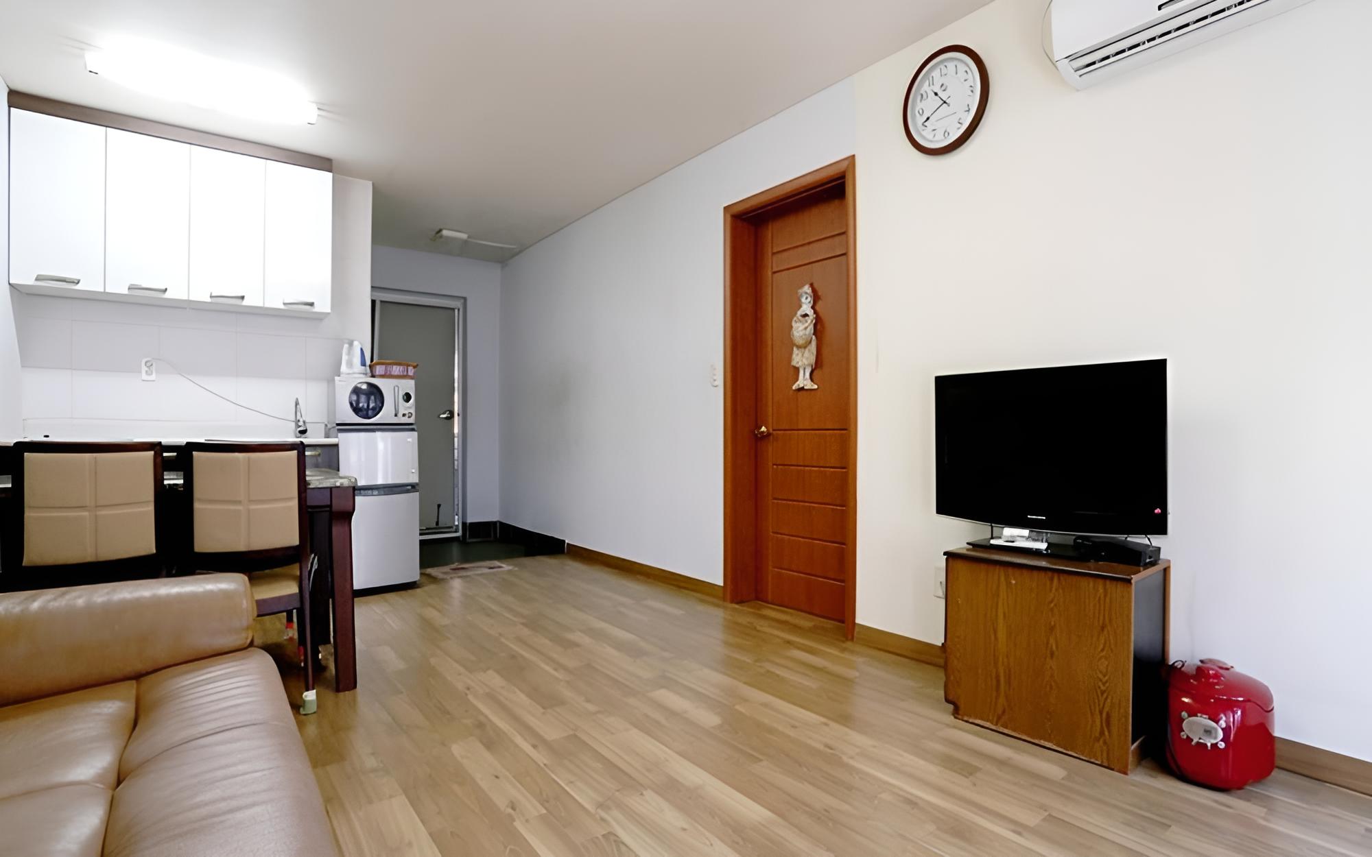 Room (Rhododendron)