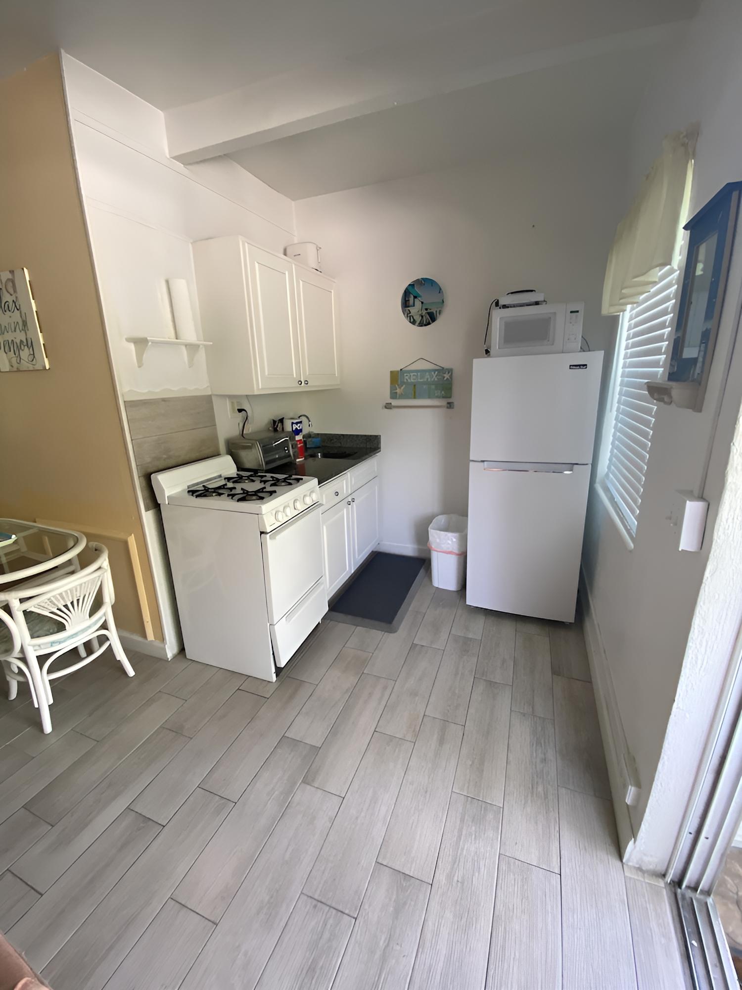 One-Bedroom Efficiency with Private Lanai photo 3