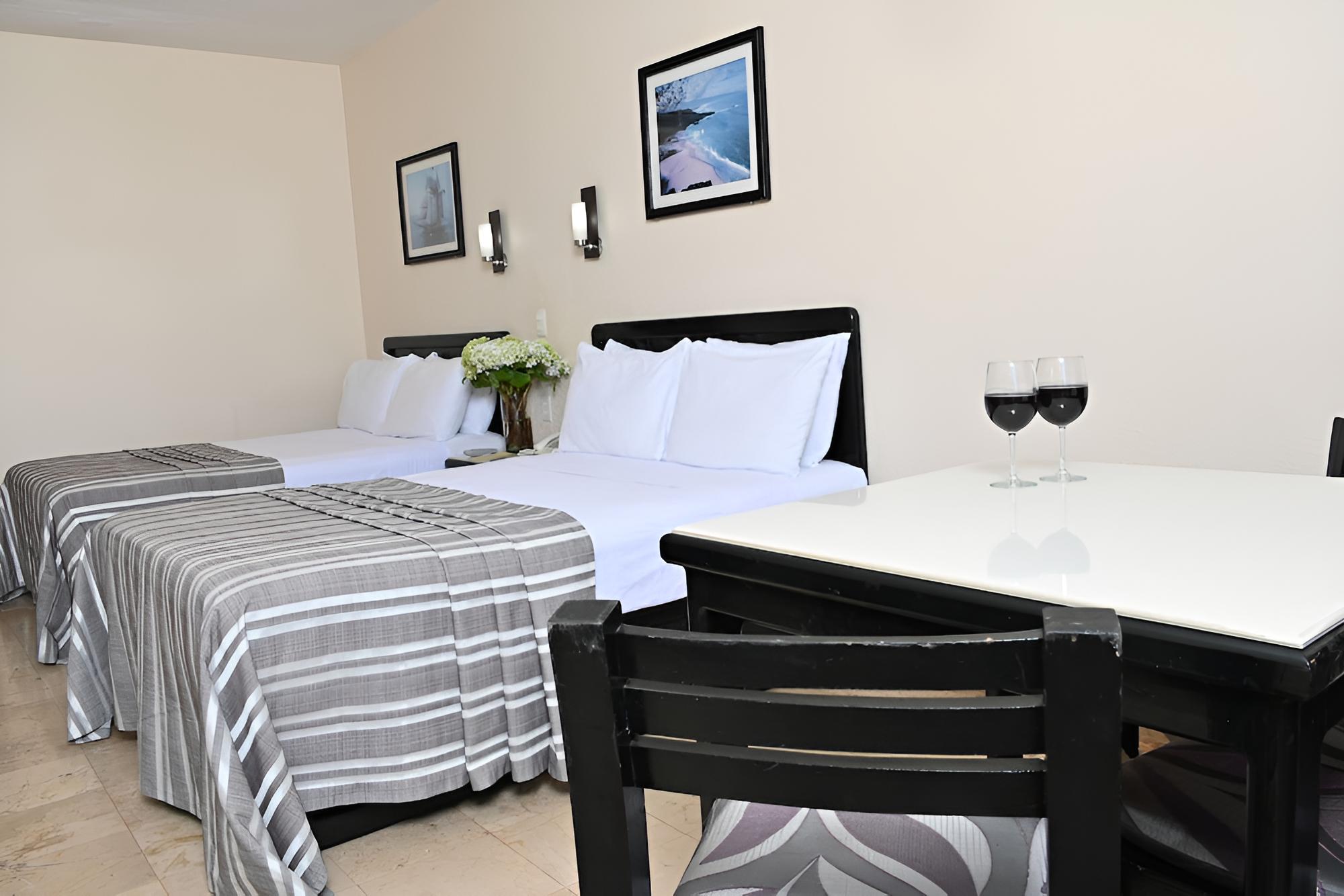 Standard Room with Balcony - Photo 10